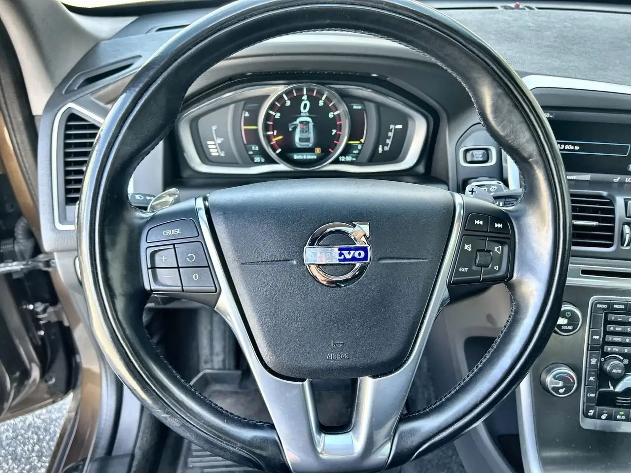 Volvo XC60 снимка Volvo XC60