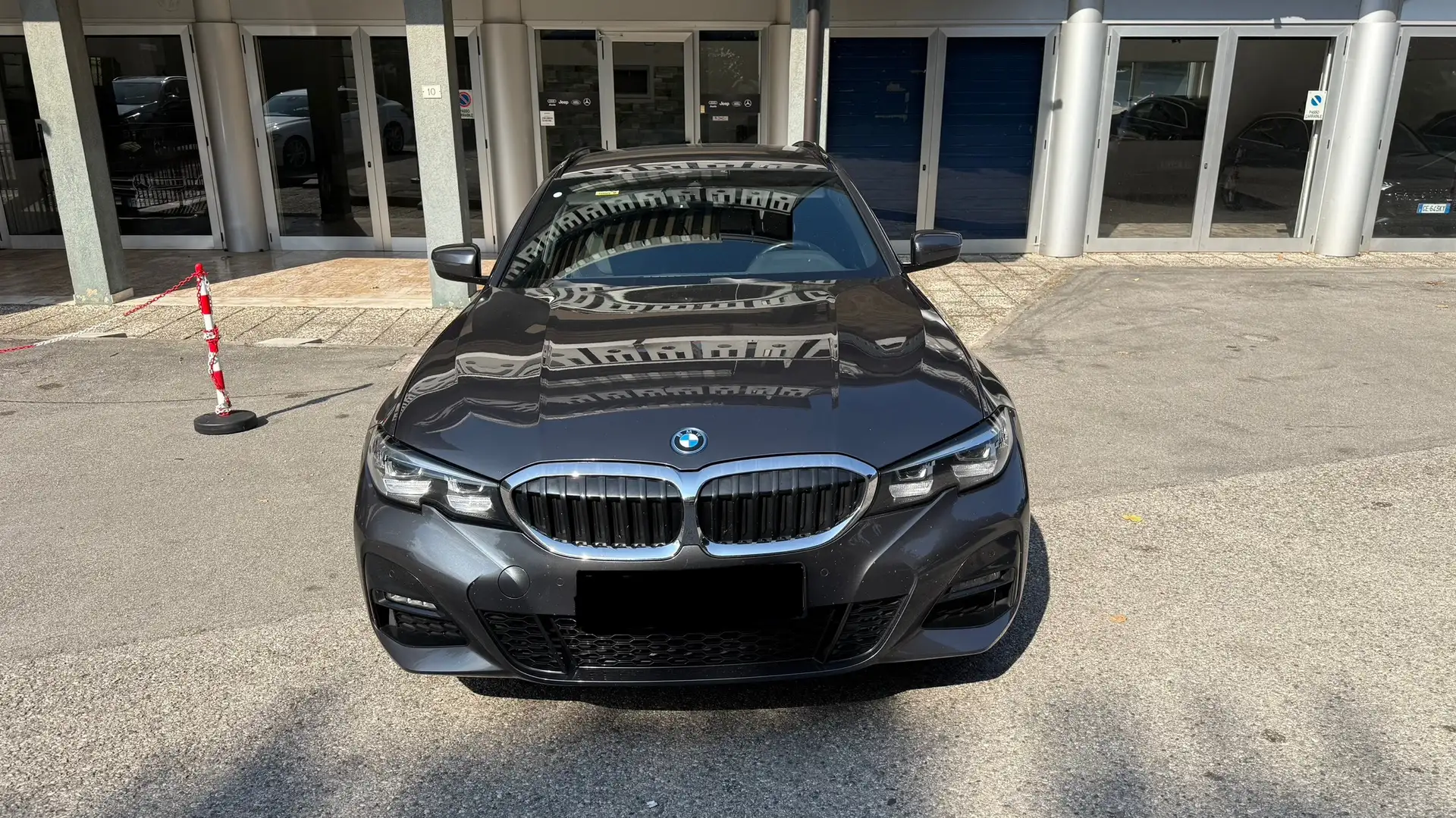 BMW 320 320e Plug-In Hybrid M-Sport Gris - 2