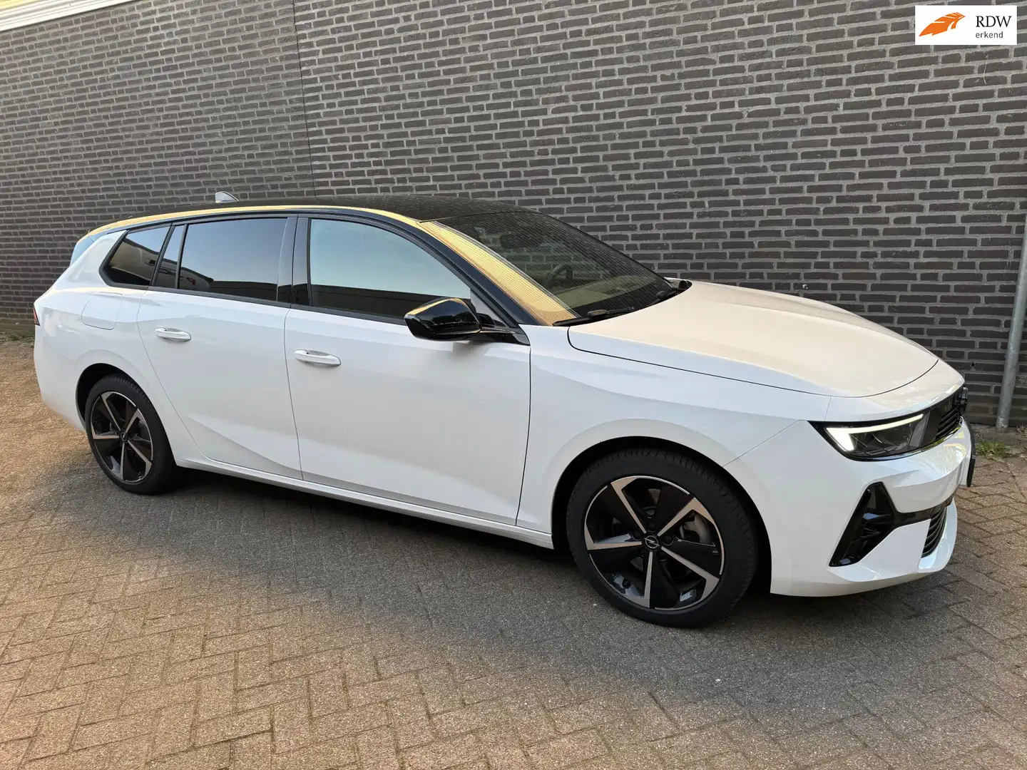 Opel Astra SPORTS TOURER 1.6 Turbo Plug In Hybrid Edition Bianco - 1