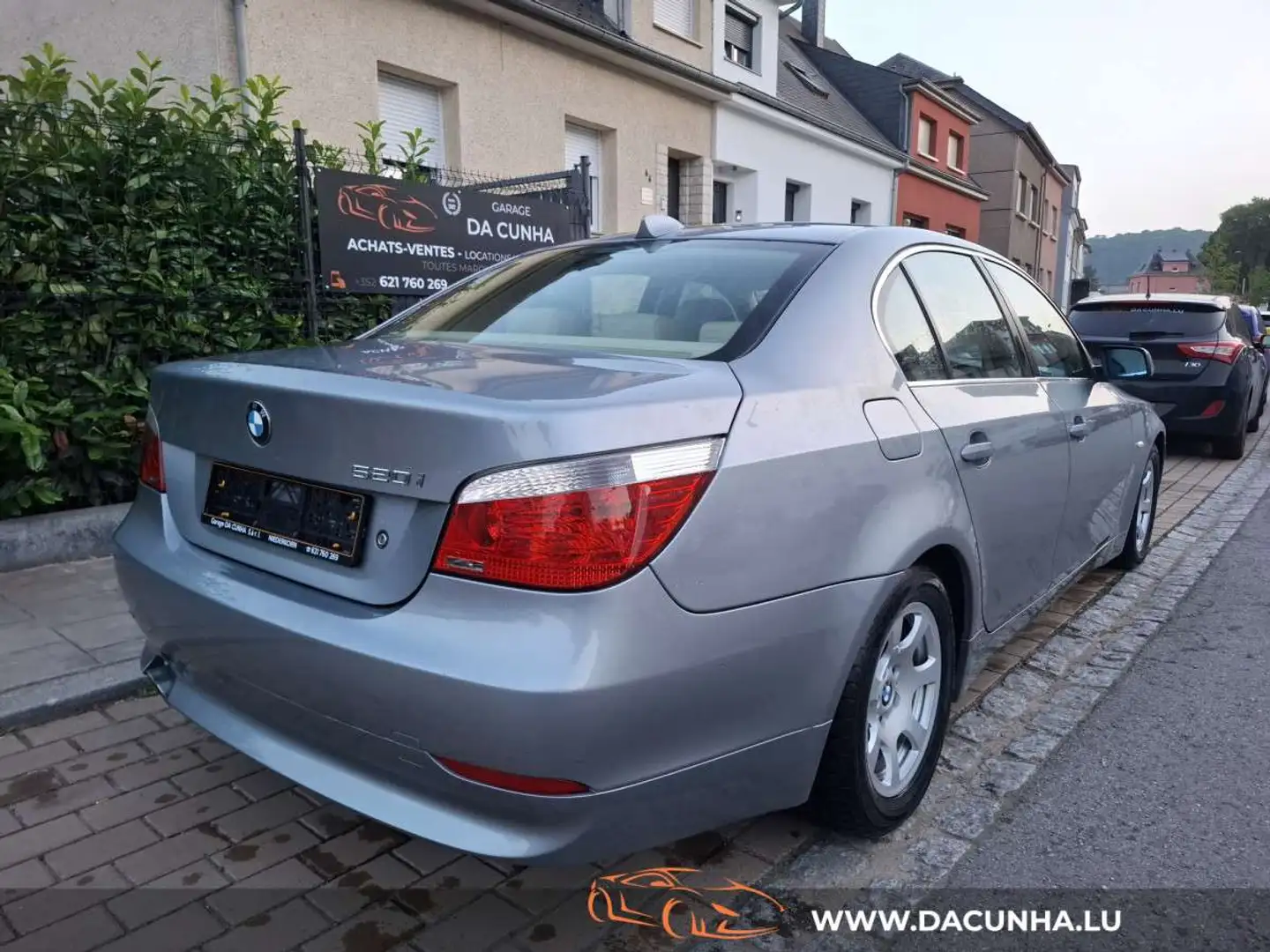 BMW 520 i 170cv / 1er Propriétaire 64000km / Carnet d\u002 Gris - 2
