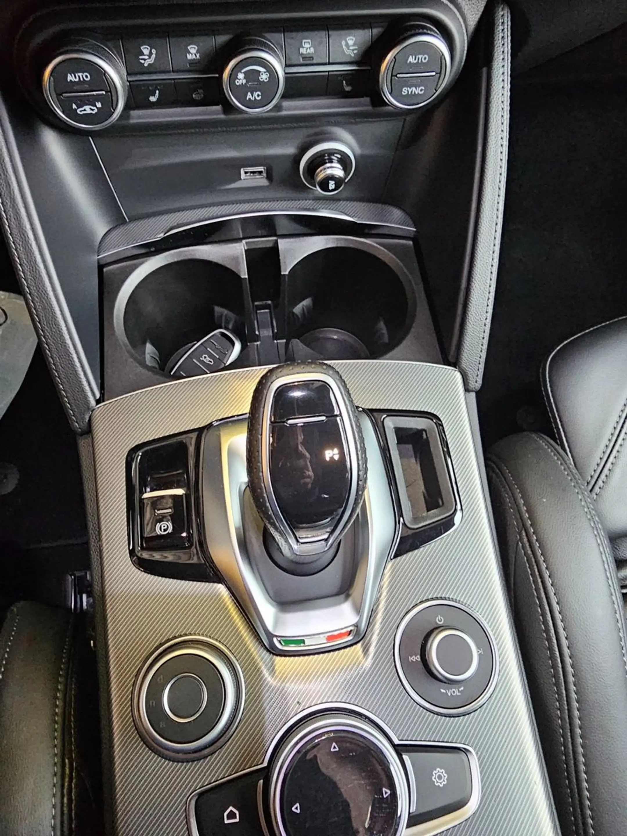 Alfa Romeo Stelvio Veloce Q4 Leder Brembo Kamera ACC AHK — photo 15