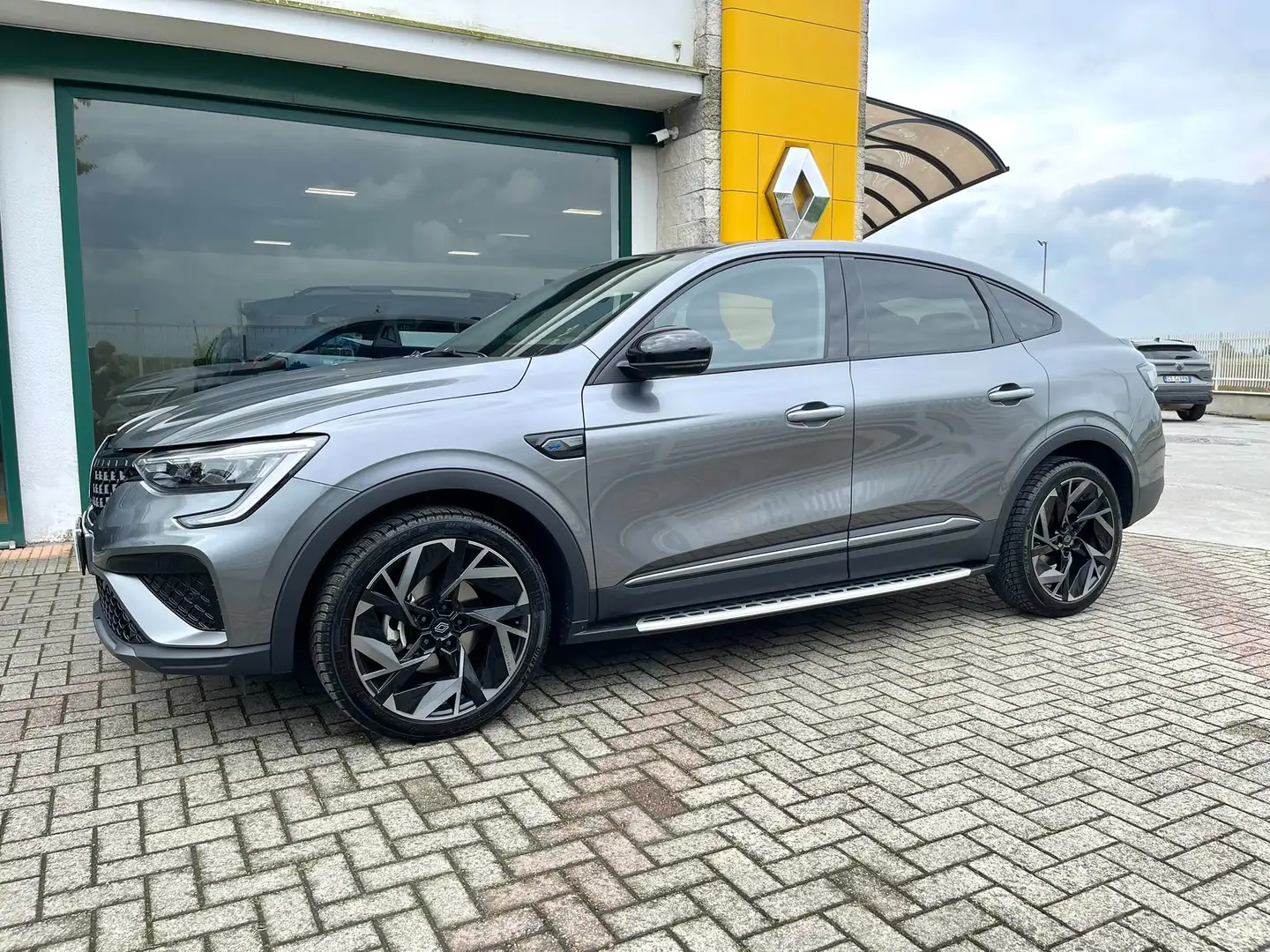 Renault Arkana 1.6 E-Tech full hybrid Esprit Alpine 145cv Сірий - 2