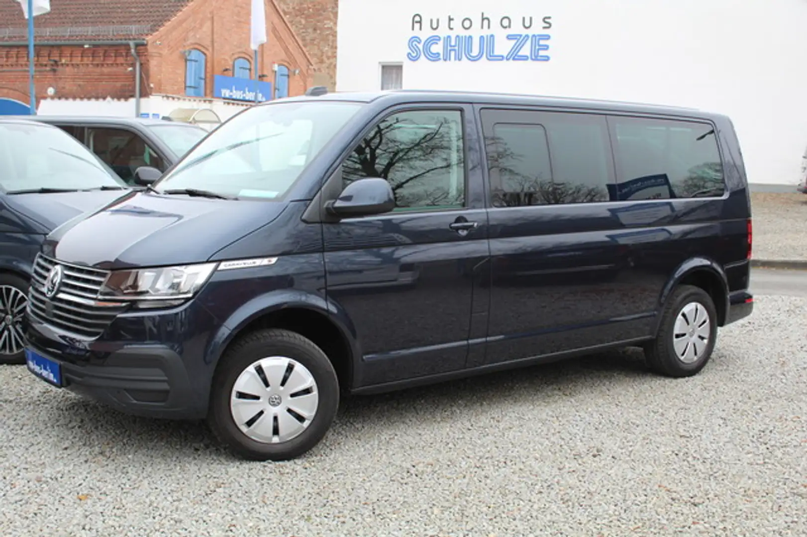 Volkswagen T6.1 Caravelle Comfortline lang LR 150PS DSG AHK Blau - 1