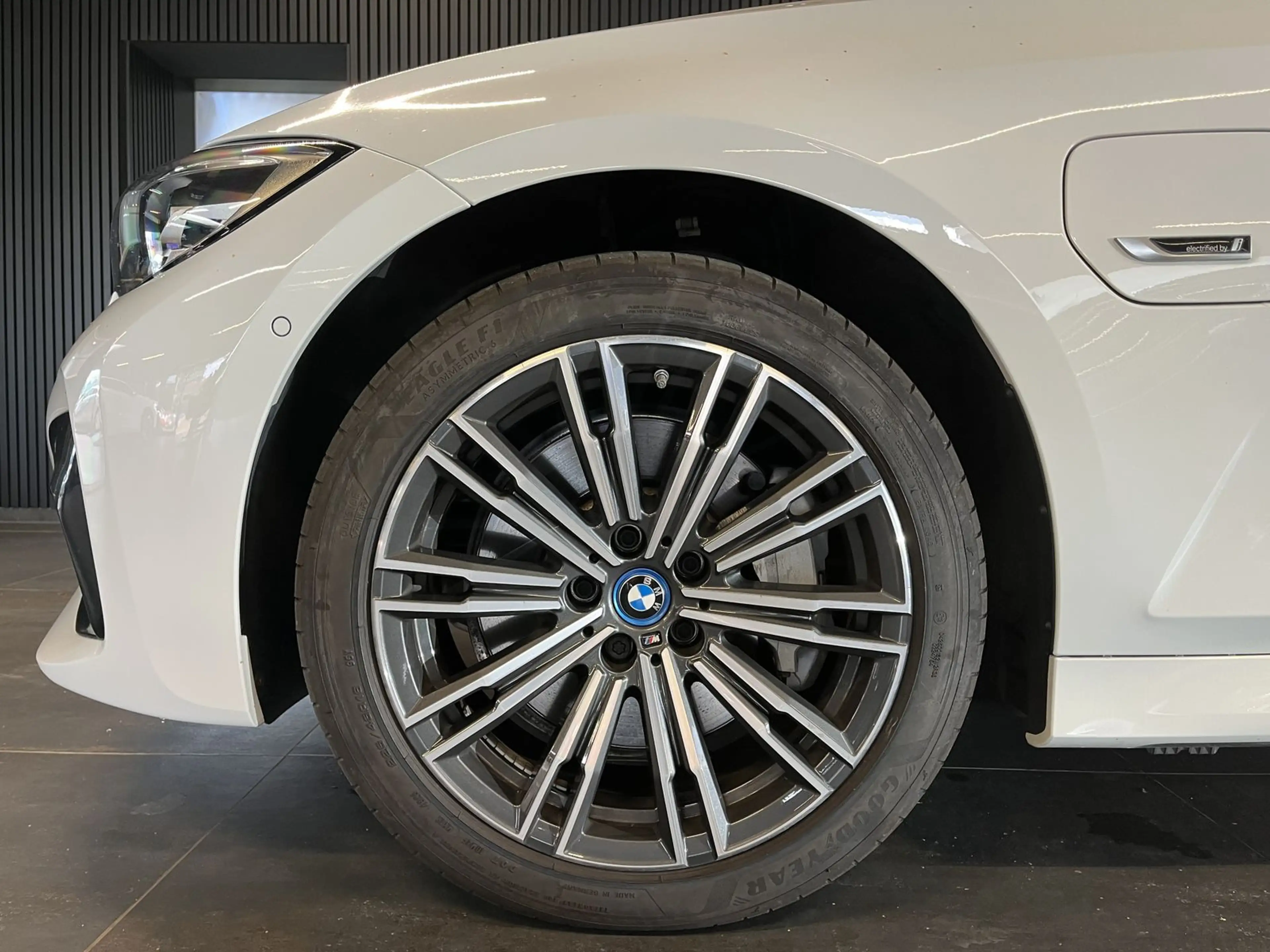 BMW 330 e xDrive M Sport Shadow/Kam/Ambiente/LED/Nav — photo 7