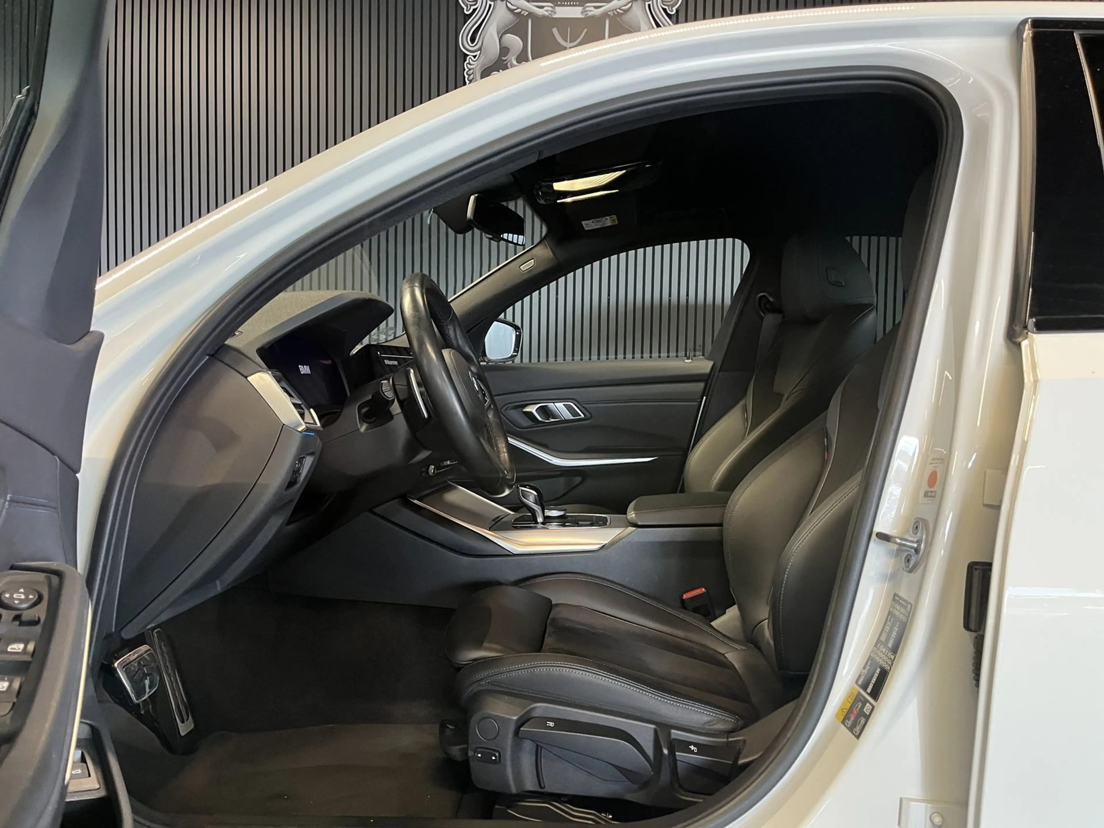 BMW 330 e xDrive M Sport Shadow/Kam/Ambiente/LED/Nav — photo 8