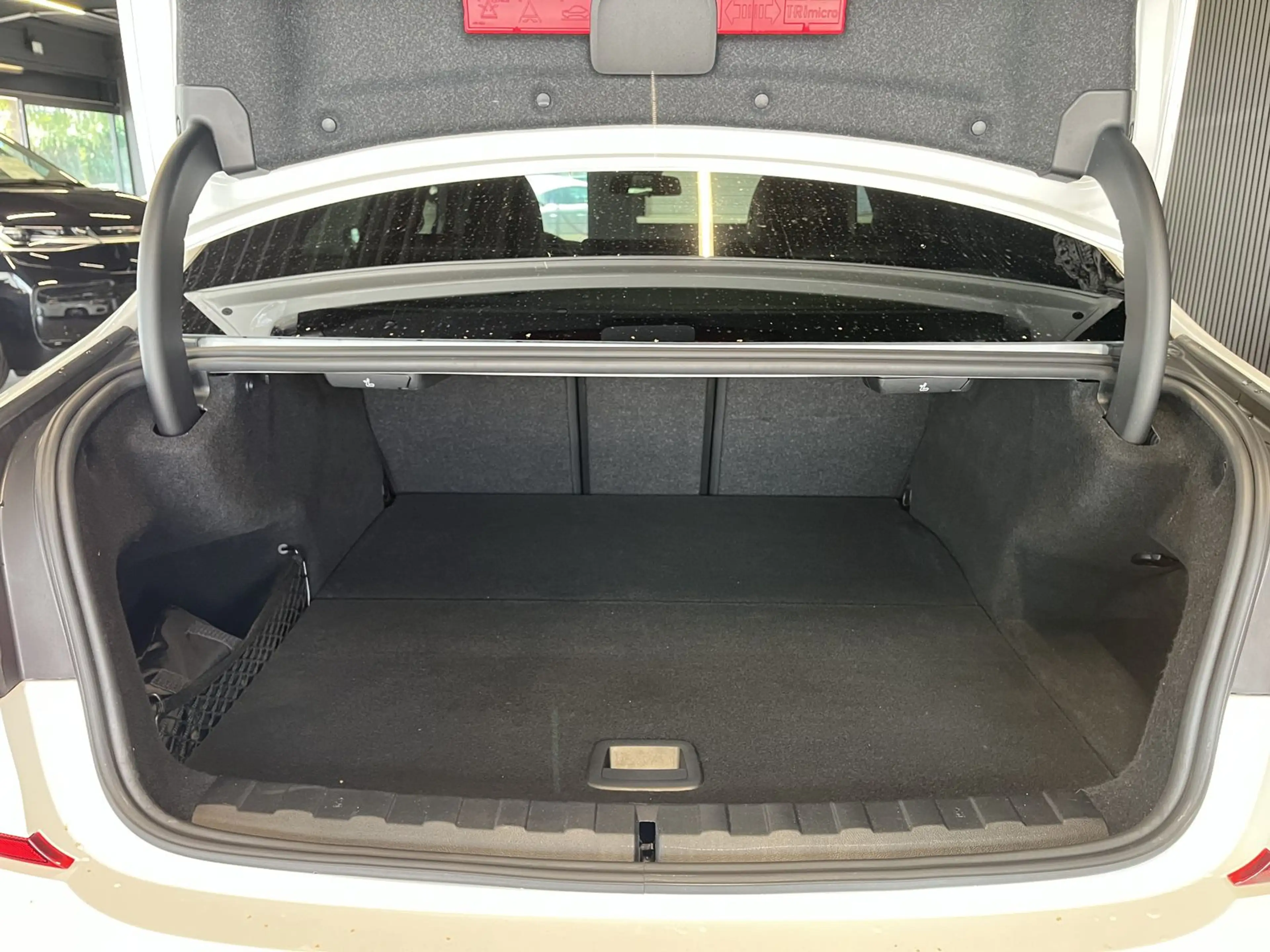 BMW 330 e xDrive M Sport Shadow/Kam/Ambiente/LED/Nav — photo 11