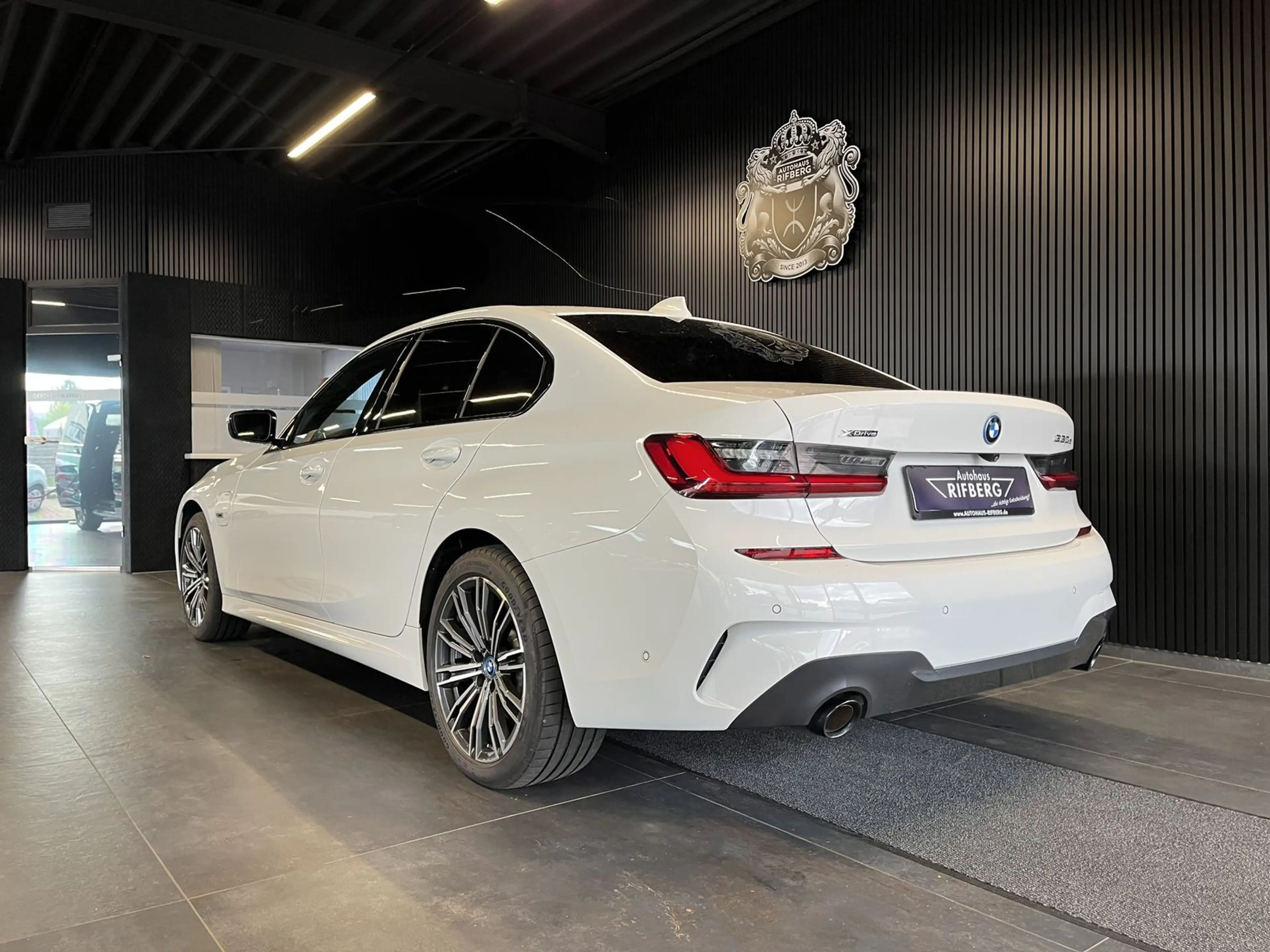 BMW 330 e xDrive M Sport Shadow/Kam/Ambiente/LED/Nav — photo 4