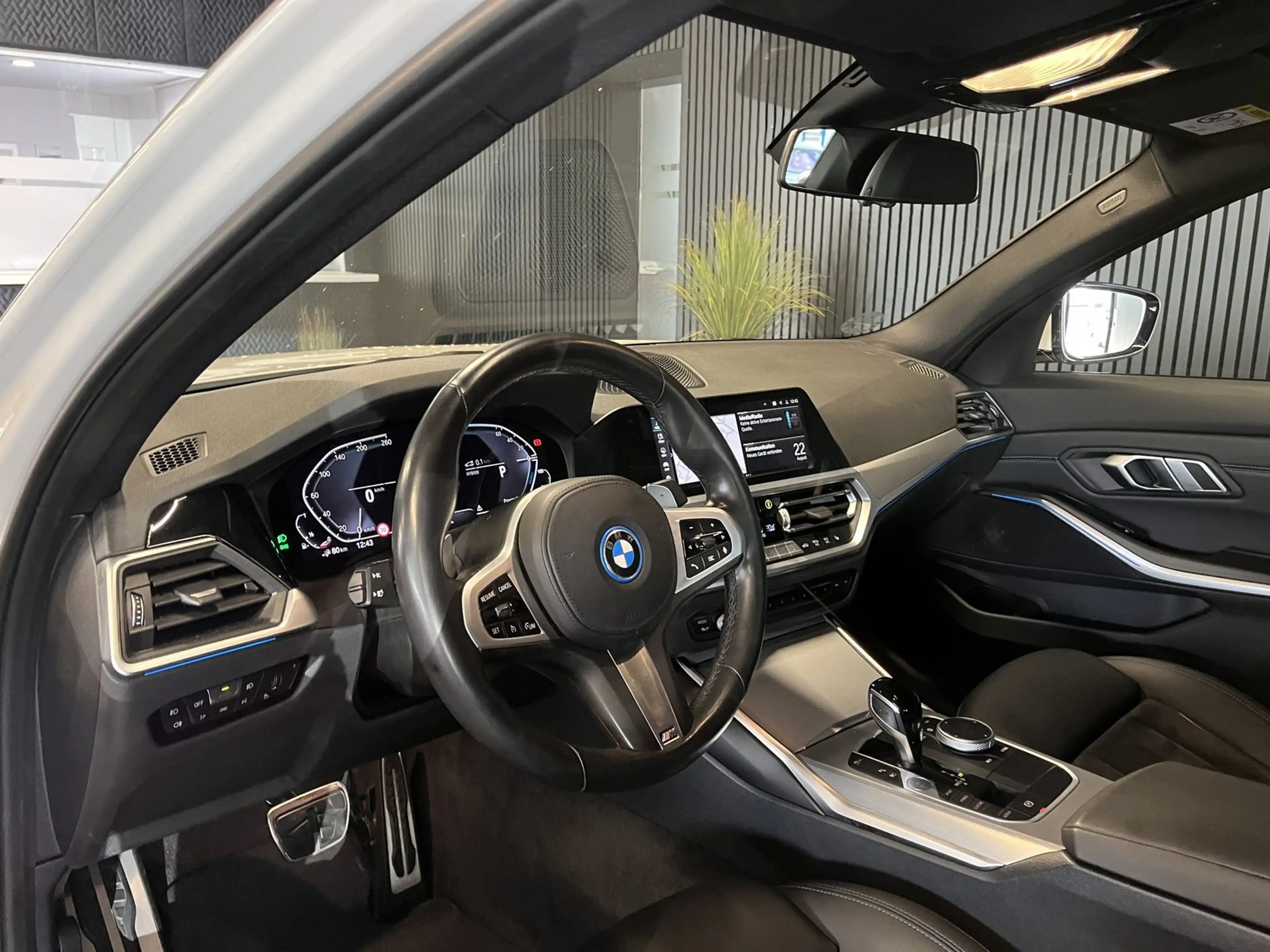 BMW 330 e xDrive M Sport Shadow/Kam/Ambiente/LED/Nav — photo 15