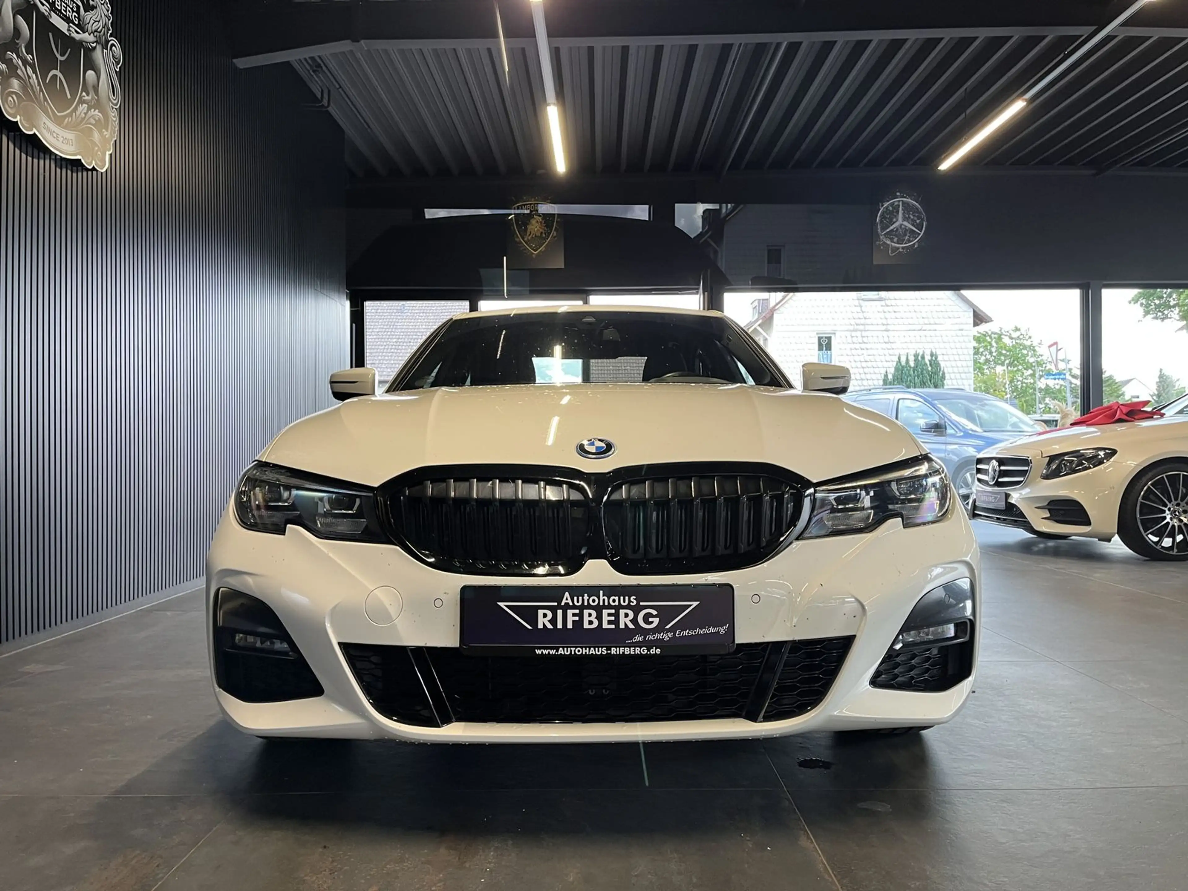 BMW 330 e xDrive M Sport Shadow/Kam/Ambiente/LED/Nav — photo 2