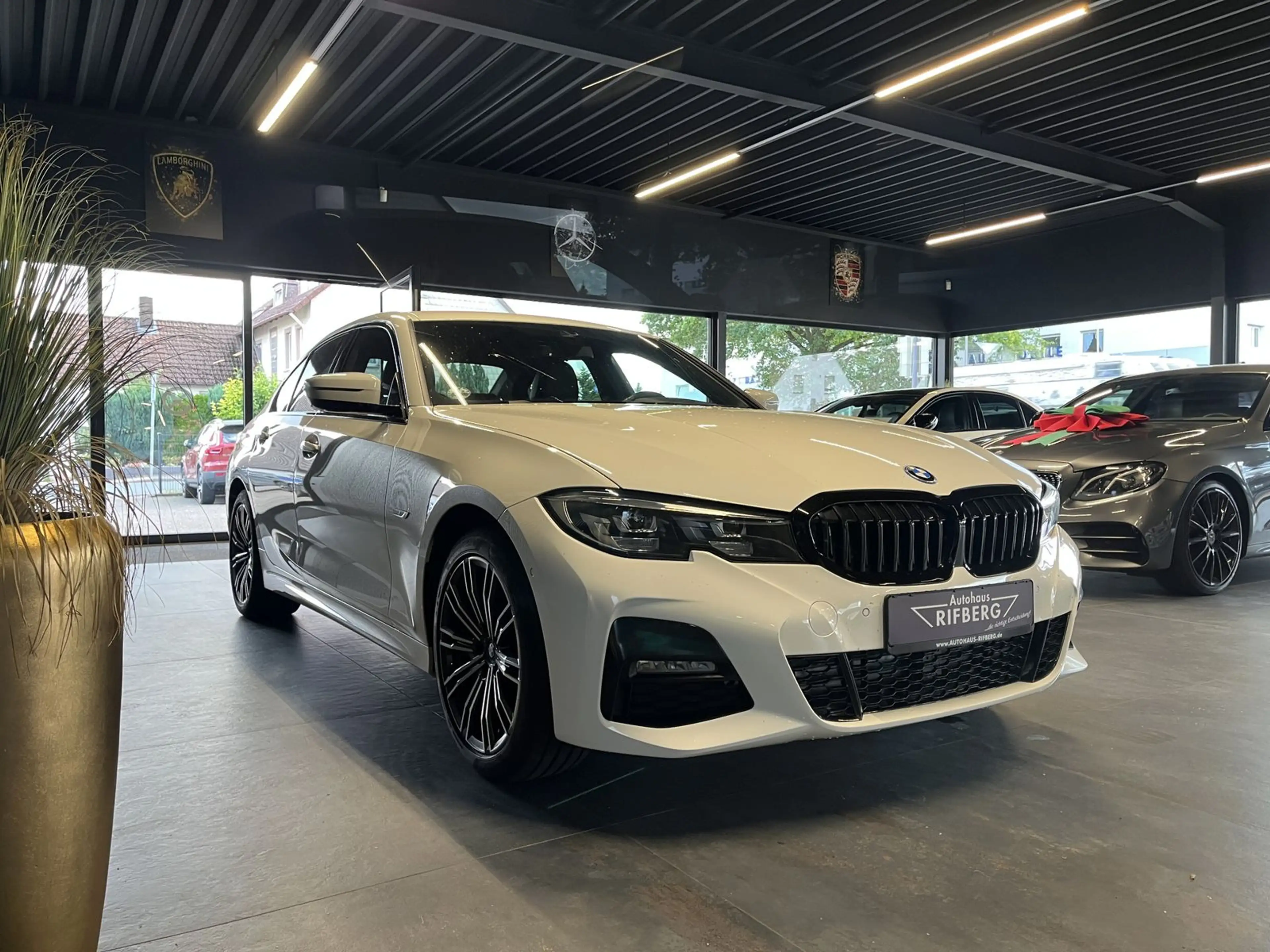 BMW 330 e xDrive M Sport Shadow/Kam/Ambiente/LED/Nav — photo 3