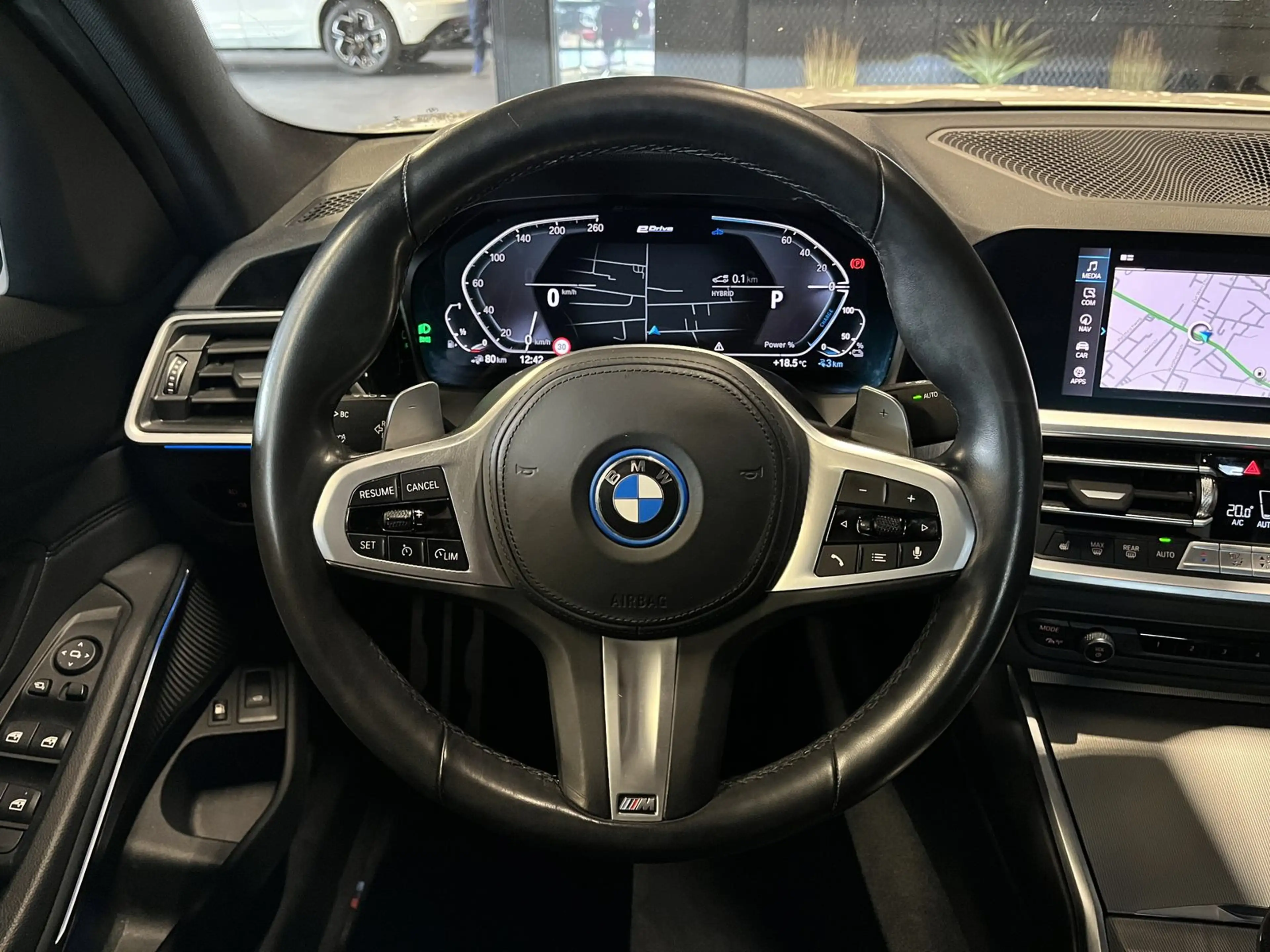 BMW 330 e xDrive M Sport Shadow/Kam/Ambiente/LED/Nav — photo 13