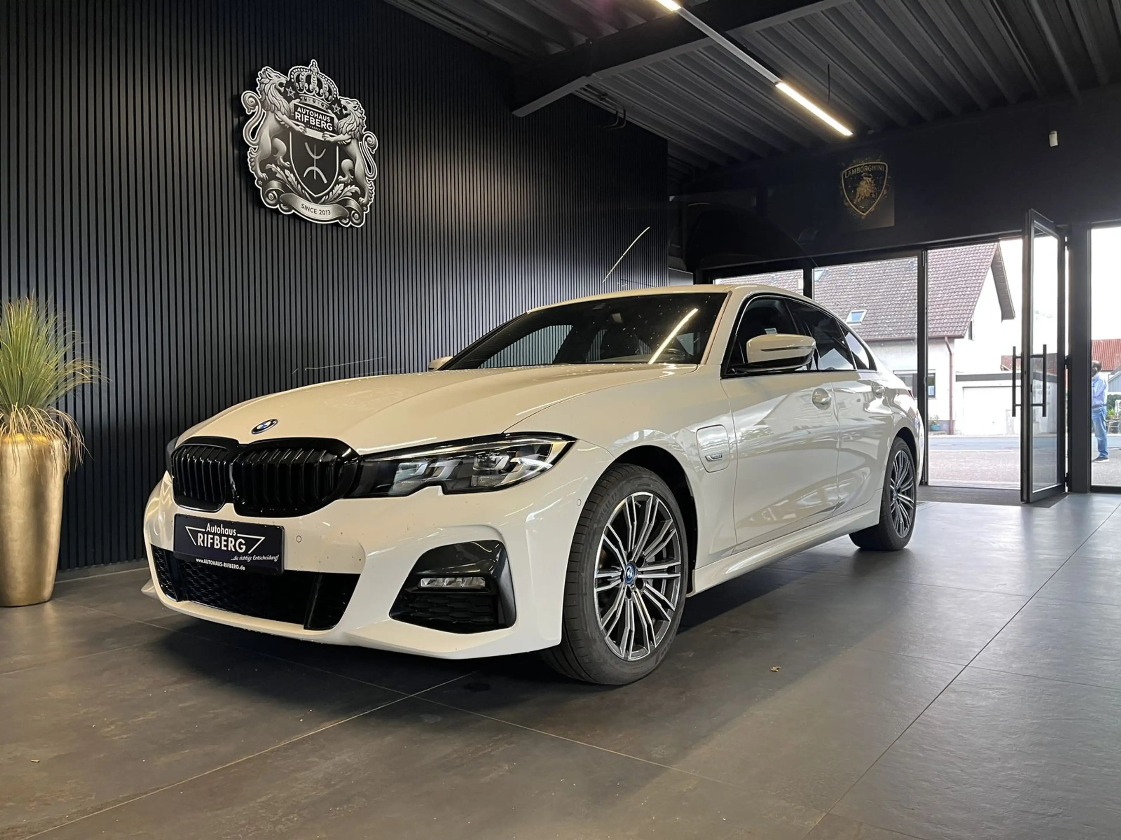 BMW 330 e xDrive M Sport Shadow/Kam/Ambiente/LED/Nav