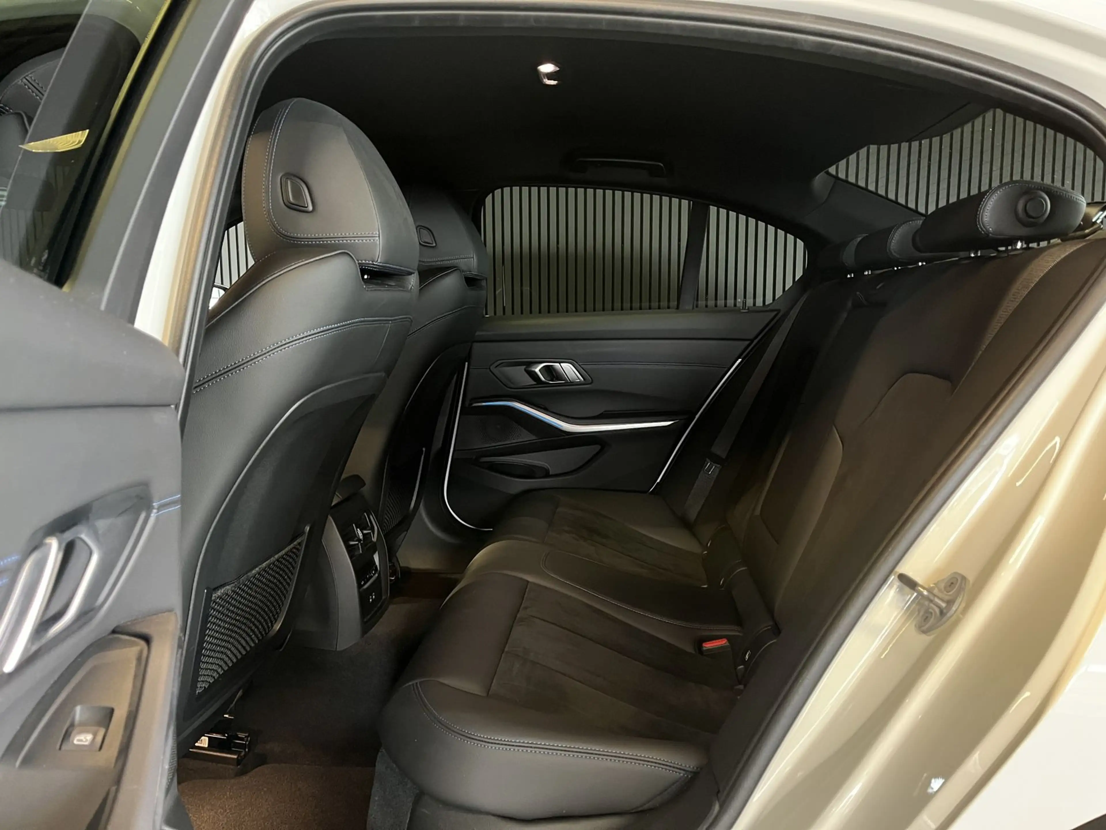 BMW 330 e xDrive M Sport Shadow/Kam/Ambiente/LED/Nav — photo 10