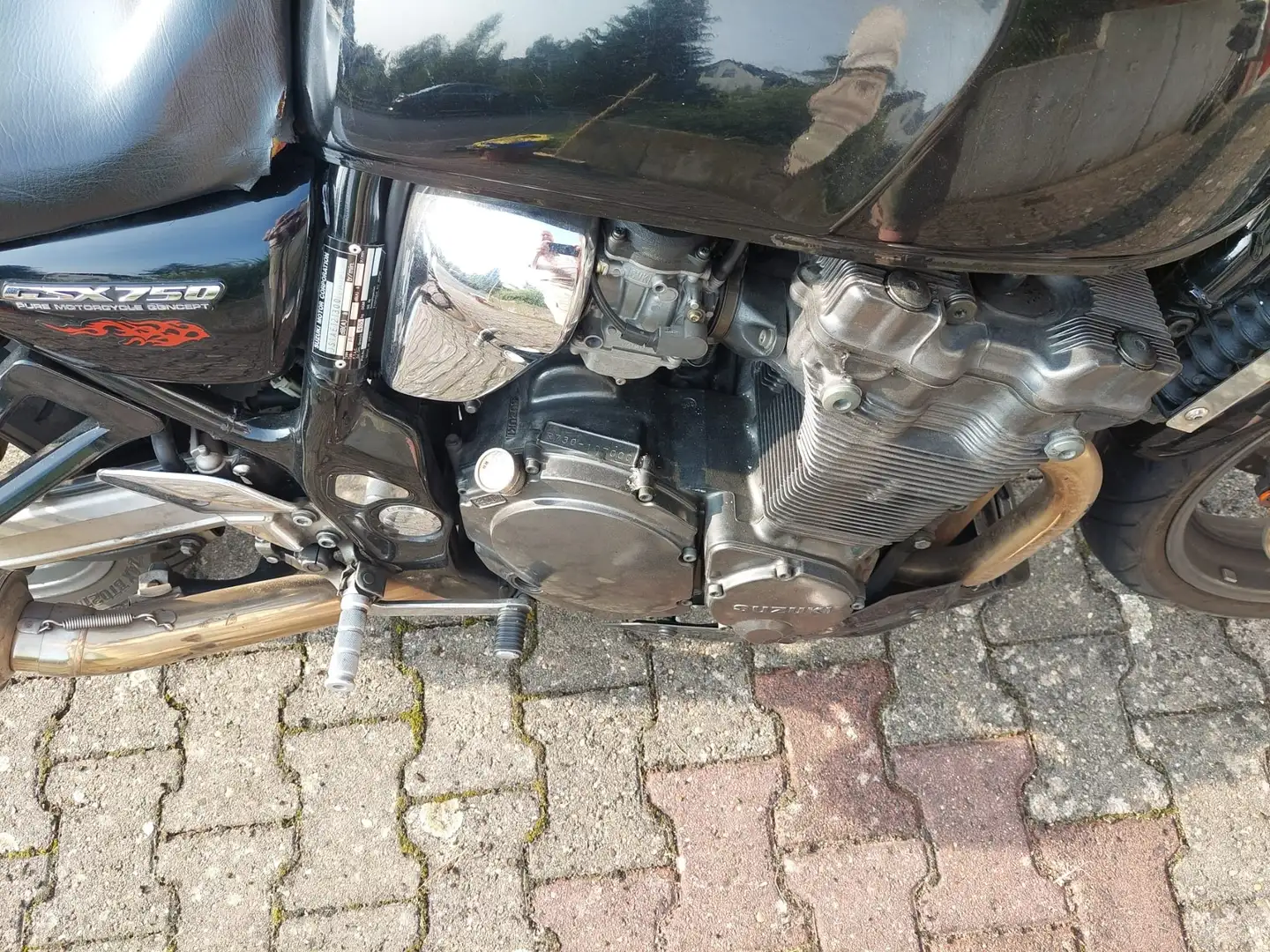 Suzuki GSX 750 Schwarz - 2