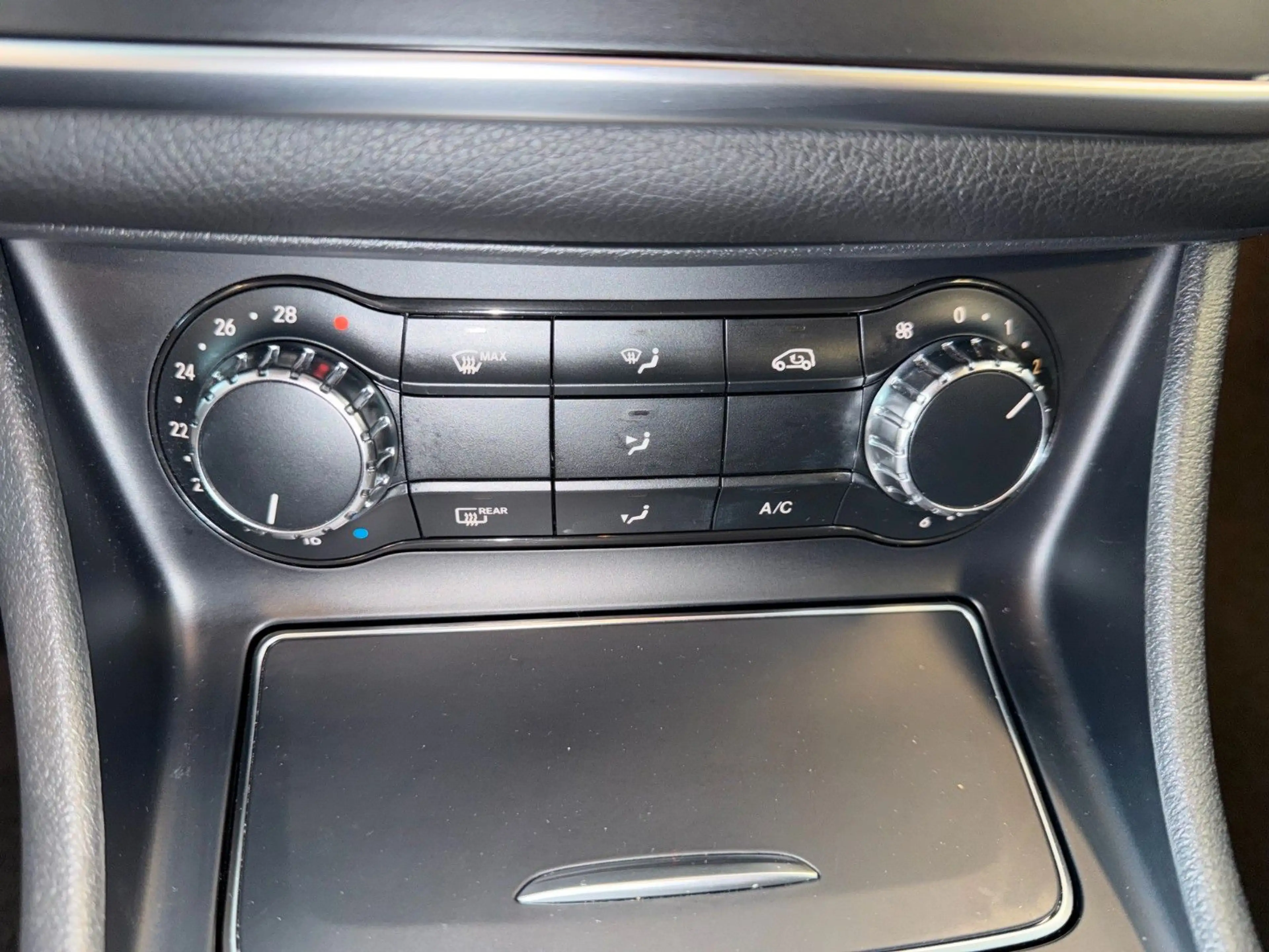 Mercedes-Benz GLA 250 AMG Carplay Ambiente 360°K DAB LED — photo 19