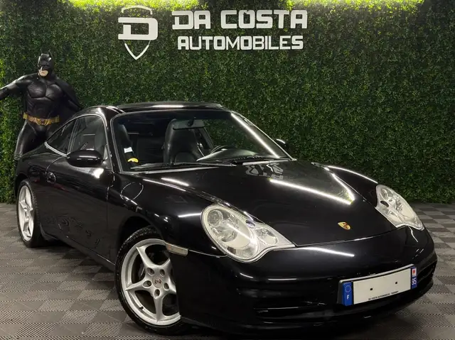 Porsche 911 view 3