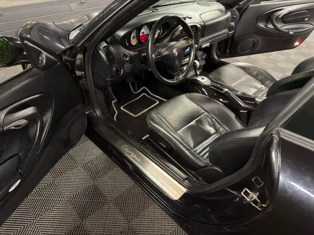 Porsche 911 view 10