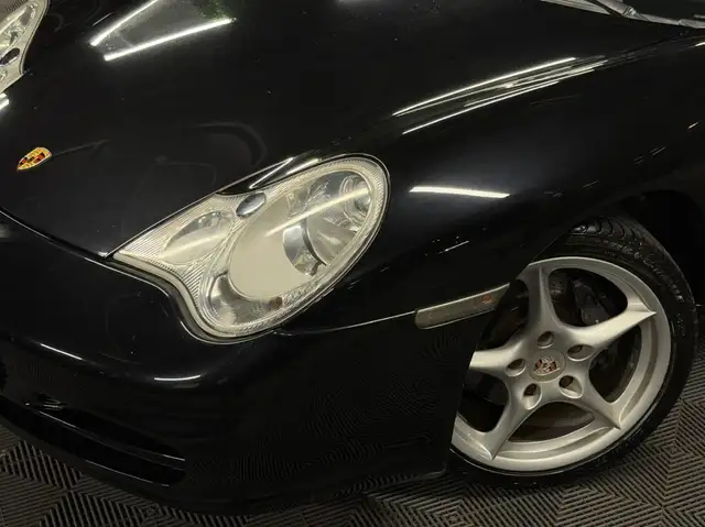 Porsche 911 view 5