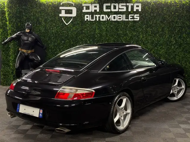 Porsche 911 view 9