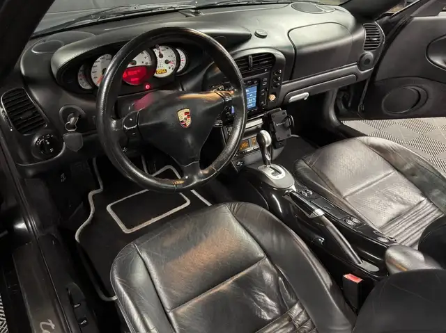 Porsche 911 view 11