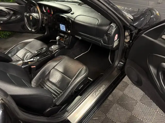 Porsche 911 view 15