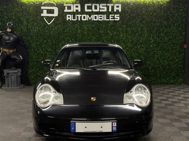 Porsche 911 view 4