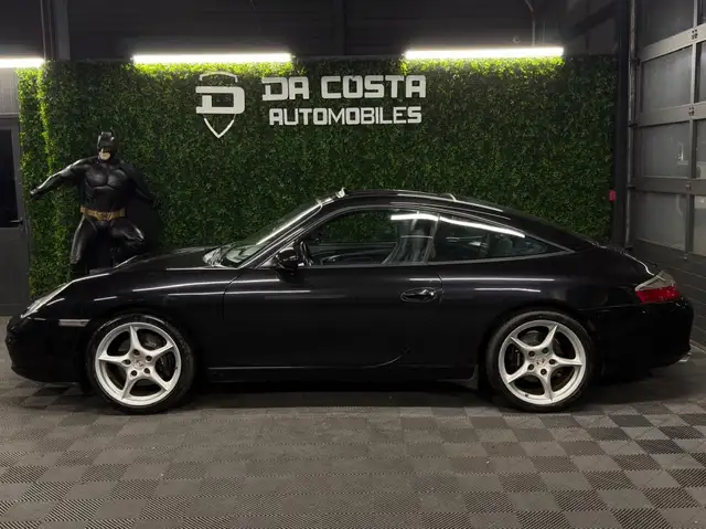 Porsche 911 view 6