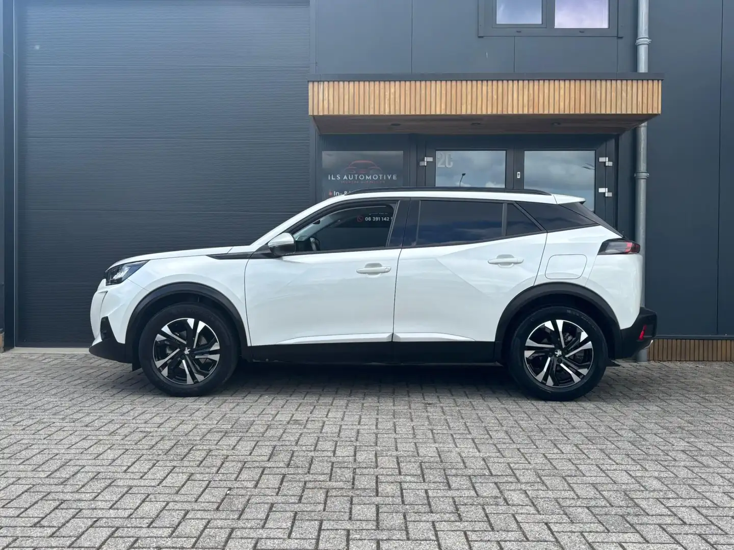 Peugeot 2008 1.2 PureTech Allure Pack Weiß - 2