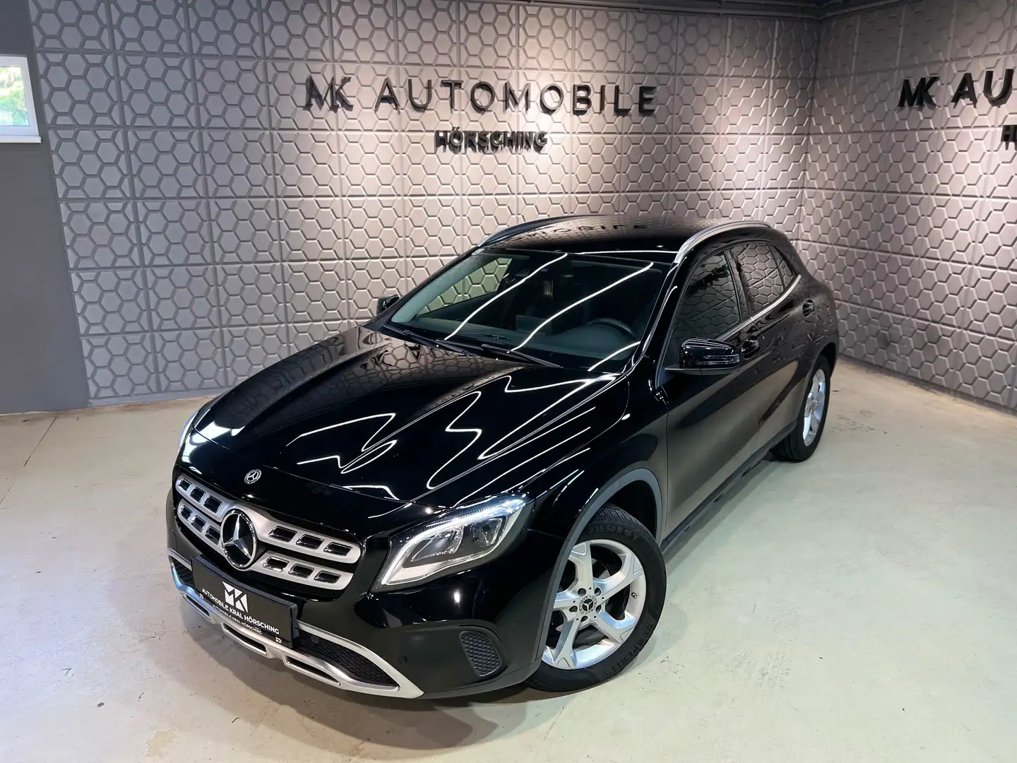 Mercedes-Benz GLA 200 *RFK*NAVI*SITZHEIZUNG*KEYLESS ENTRY/GO*AMBIENTE* Schwarz - 2