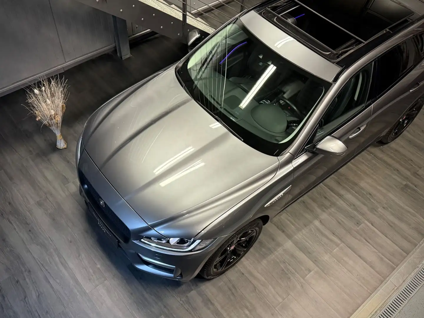 Jaguar F-Pace R-Sport AWD Aut. Navi*Leder*Kam*Spur*Pano Grau - 2