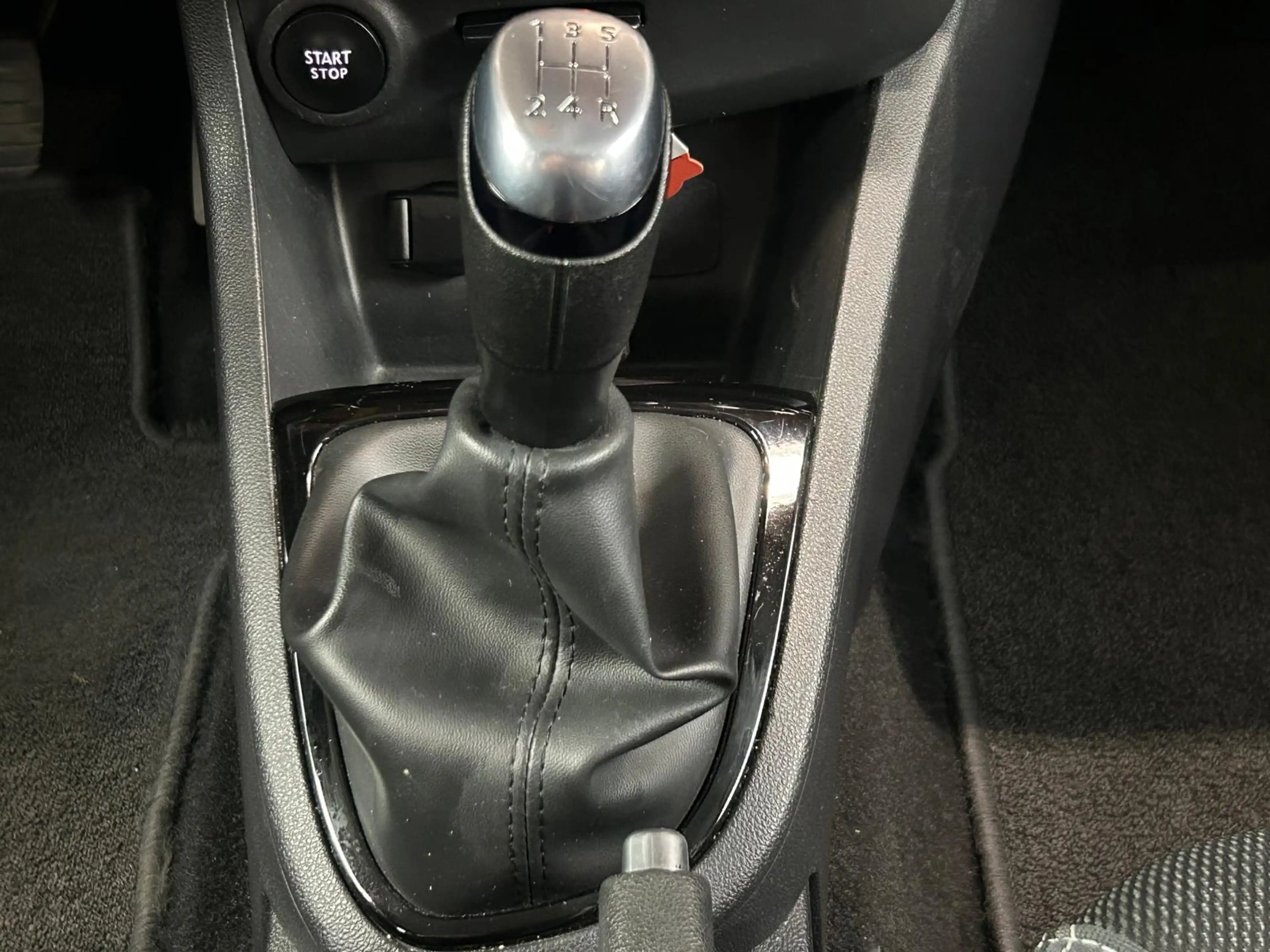 Renault Clio Estate 0.9 TCe Zen + NAVI — photo 12