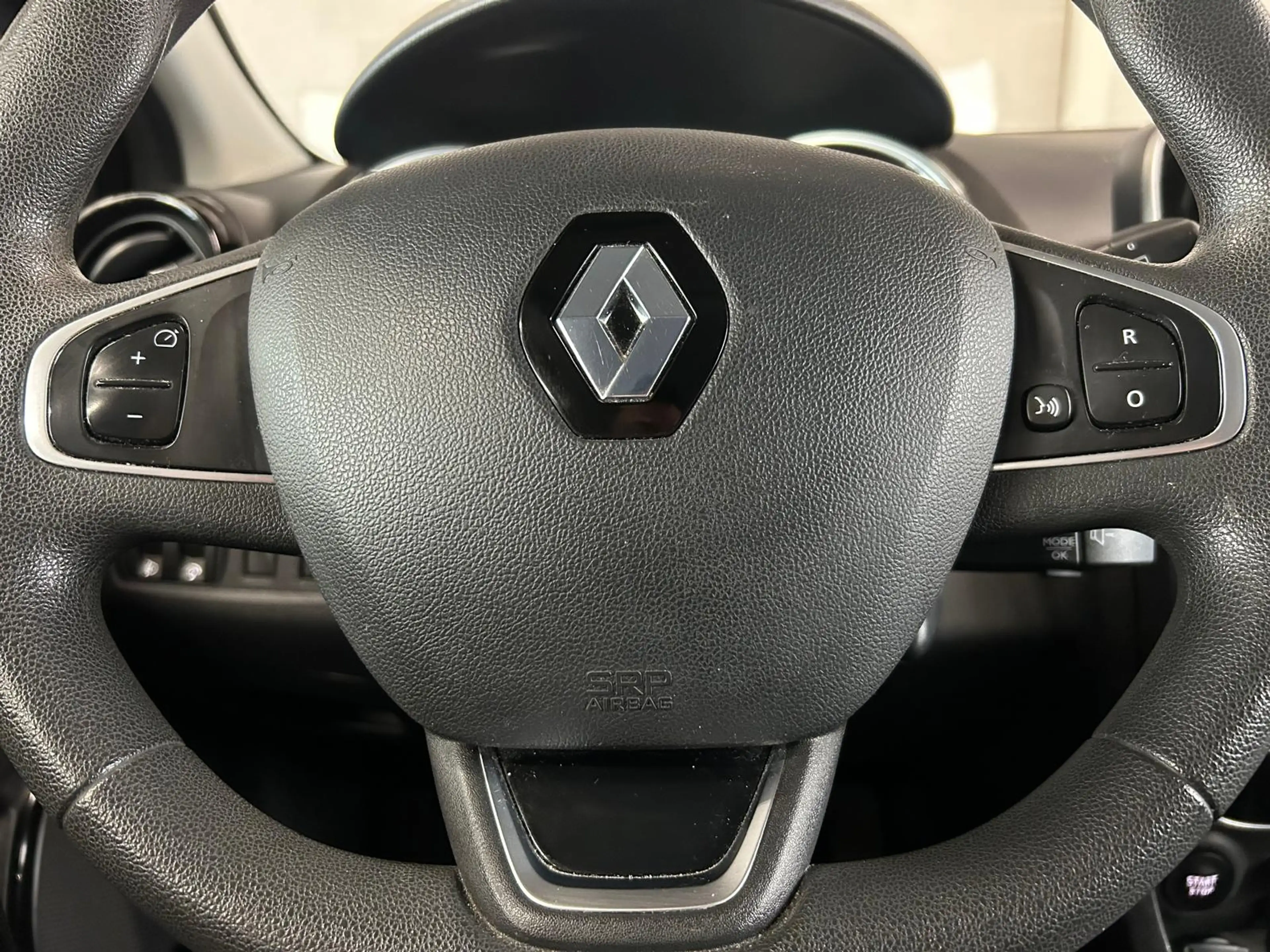 Renault Clio Estate 0.9 TCe Zen + NAVI — photo 8
