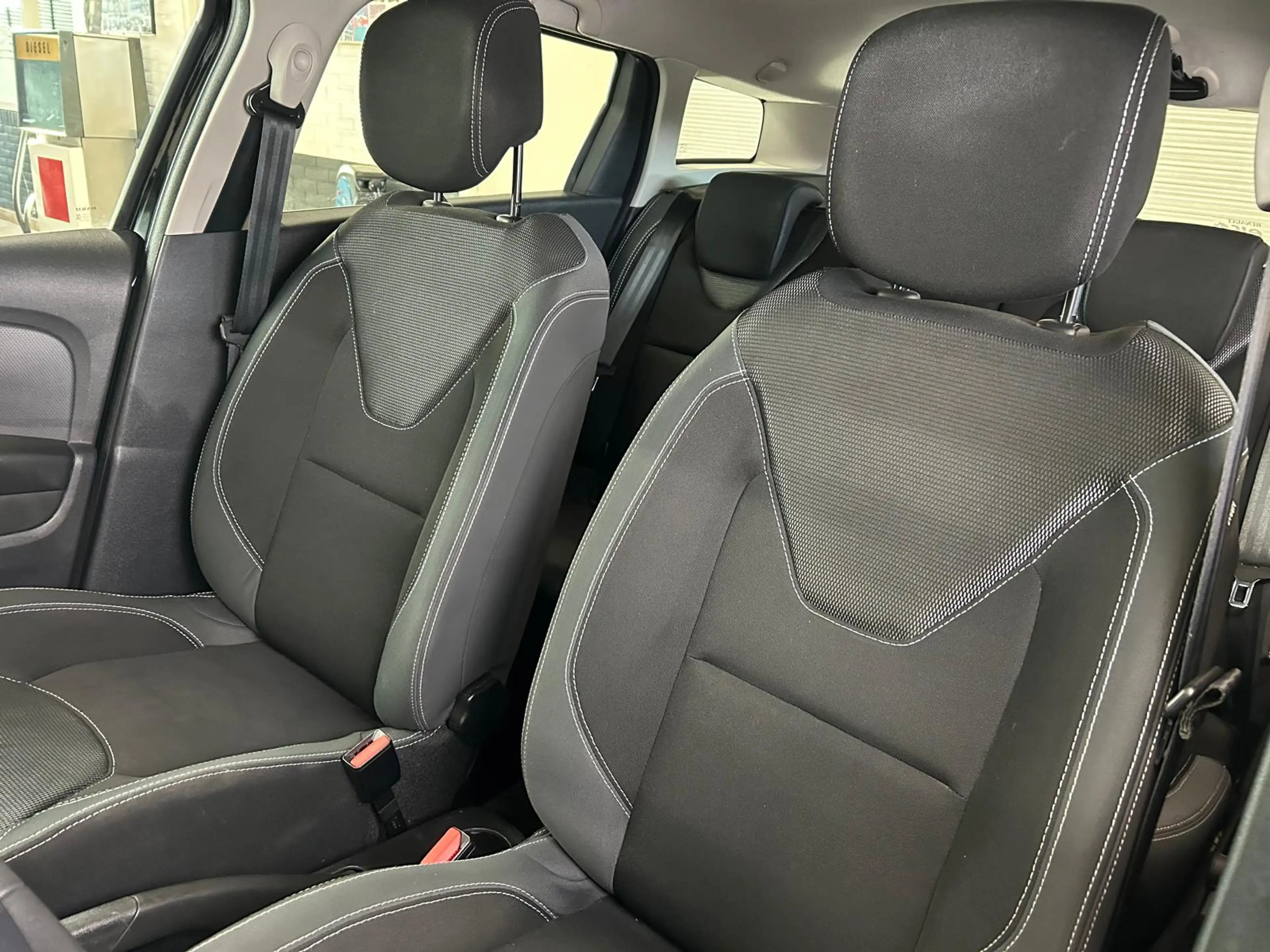 Renault Clio Estate 0.9 TCe Zen + NAVI — photo 17