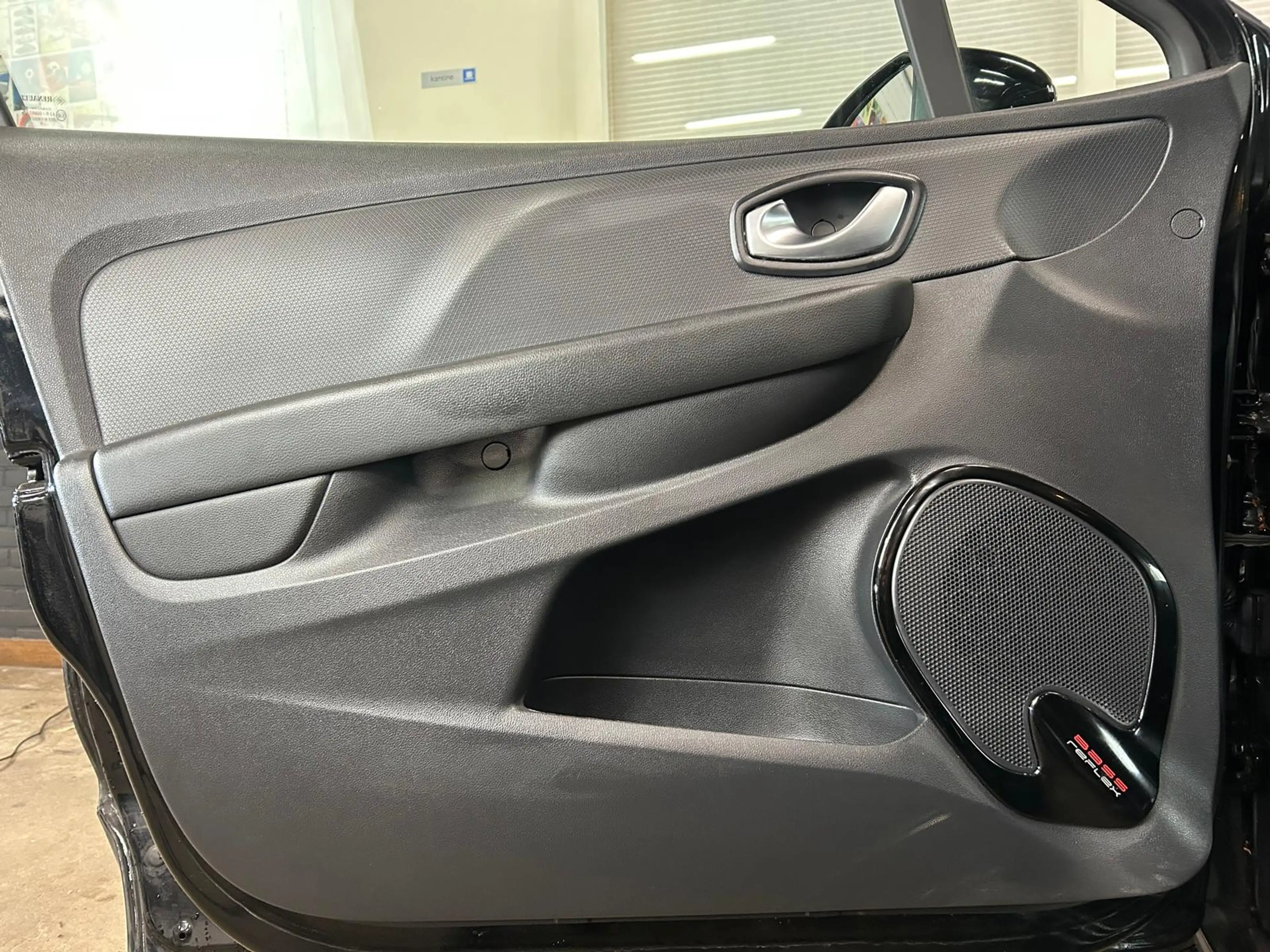 Renault Clio Estate 0.9 TCe Zen + NAVI — photo 15