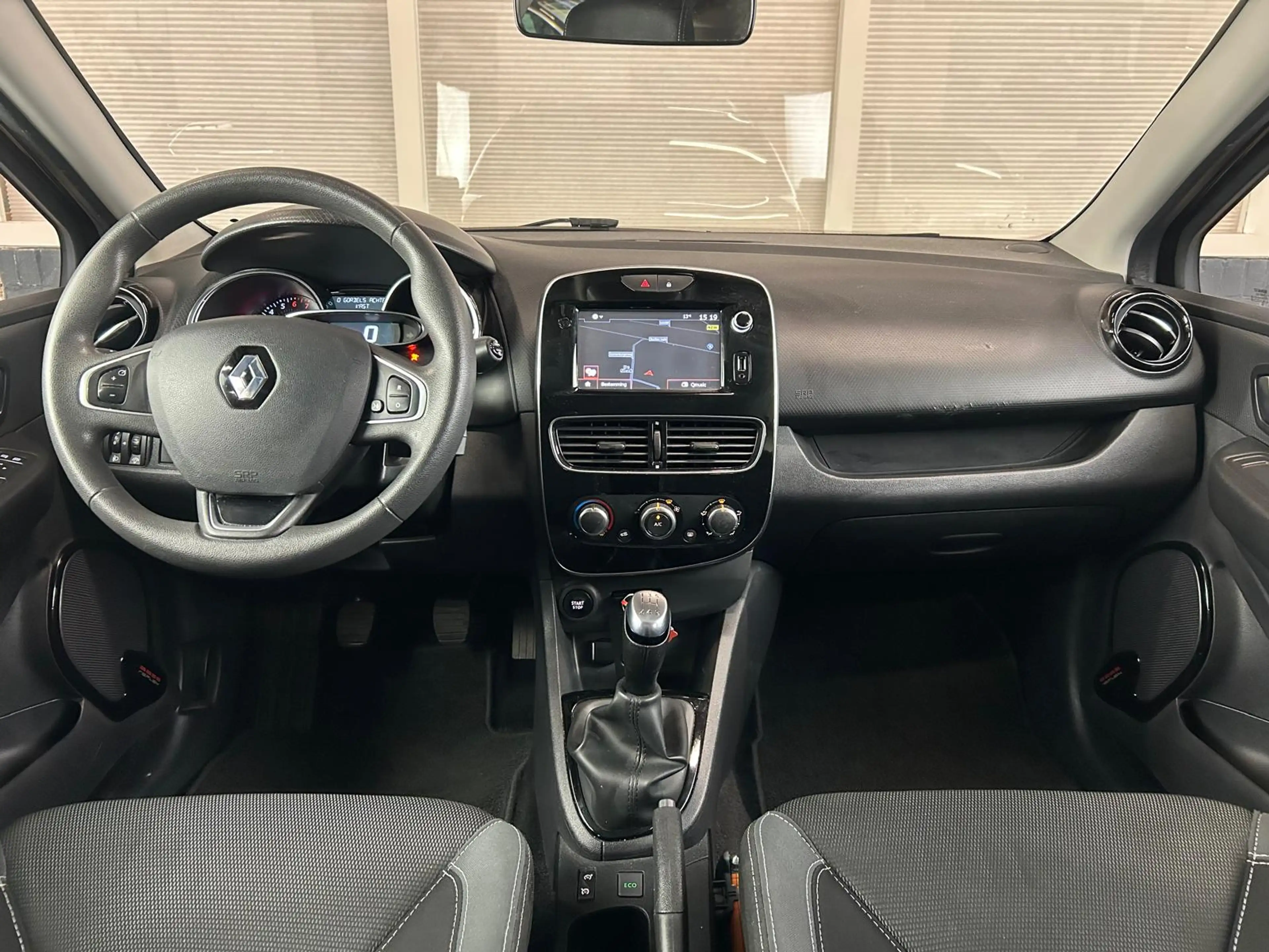Renault Clio Estate 0.9 TCe Zen + NAVI — photo 6