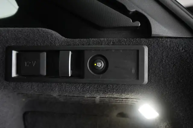BMW 3 Series view 11