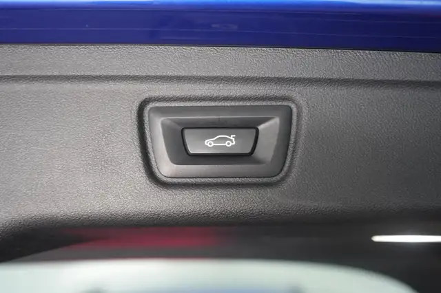 BMW 3 Series view 9