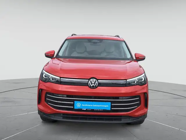 Volkswagen Tiguan view 2