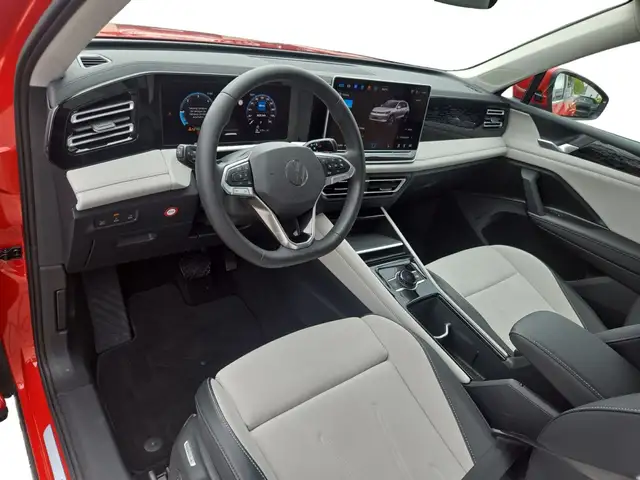 Volkswagen Tiguan view 4