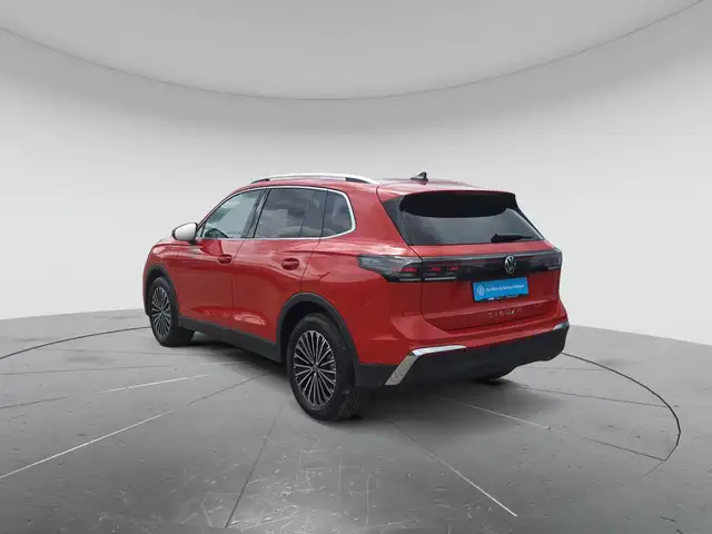 Volkswagen Tiguan view 3