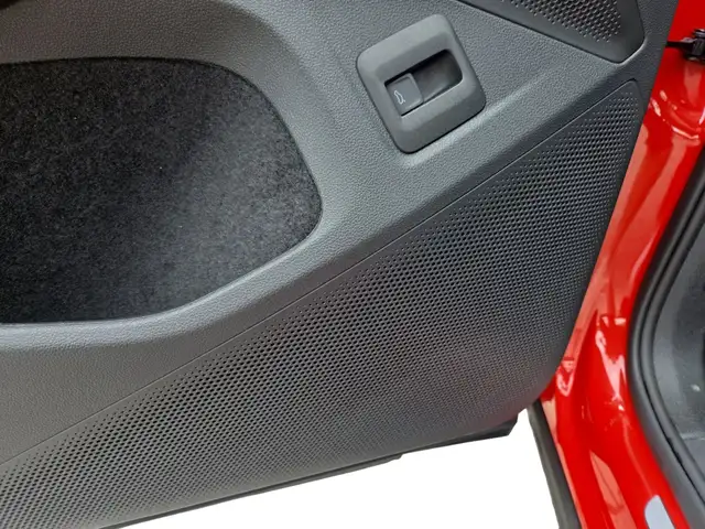Volkswagen Tiguan view 11