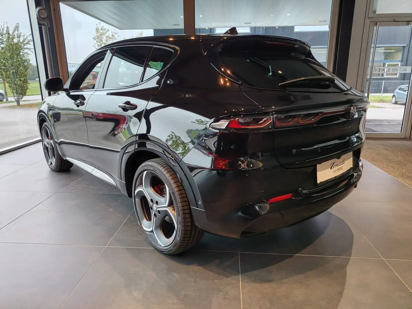 Alfa Romeo Tonale Ibrida 1,5 MHEV 175 Veloce Schwarz - 2