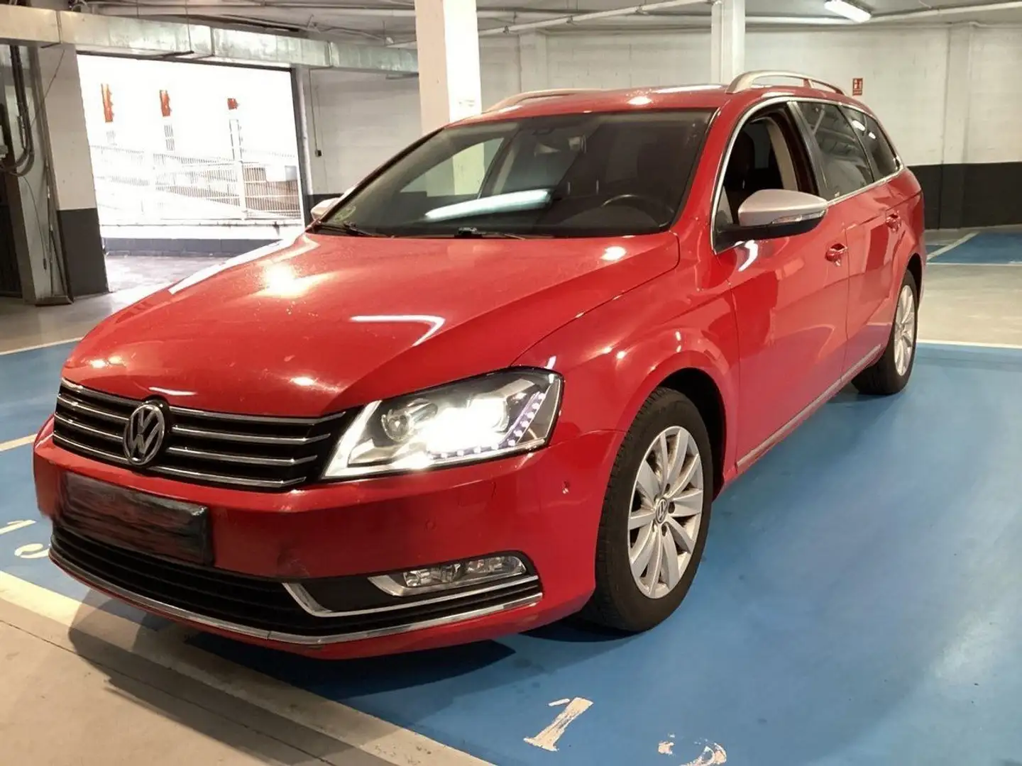 Volkswagen Passat Variant 2.0 TDI Advance BlueMotion Rojo - 1