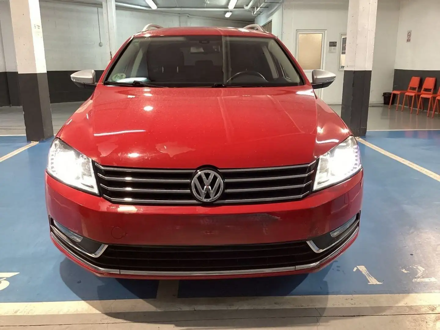 Volkswagen Passat Variant 2.0 TDI Advance BlueMotion Rojo - 2