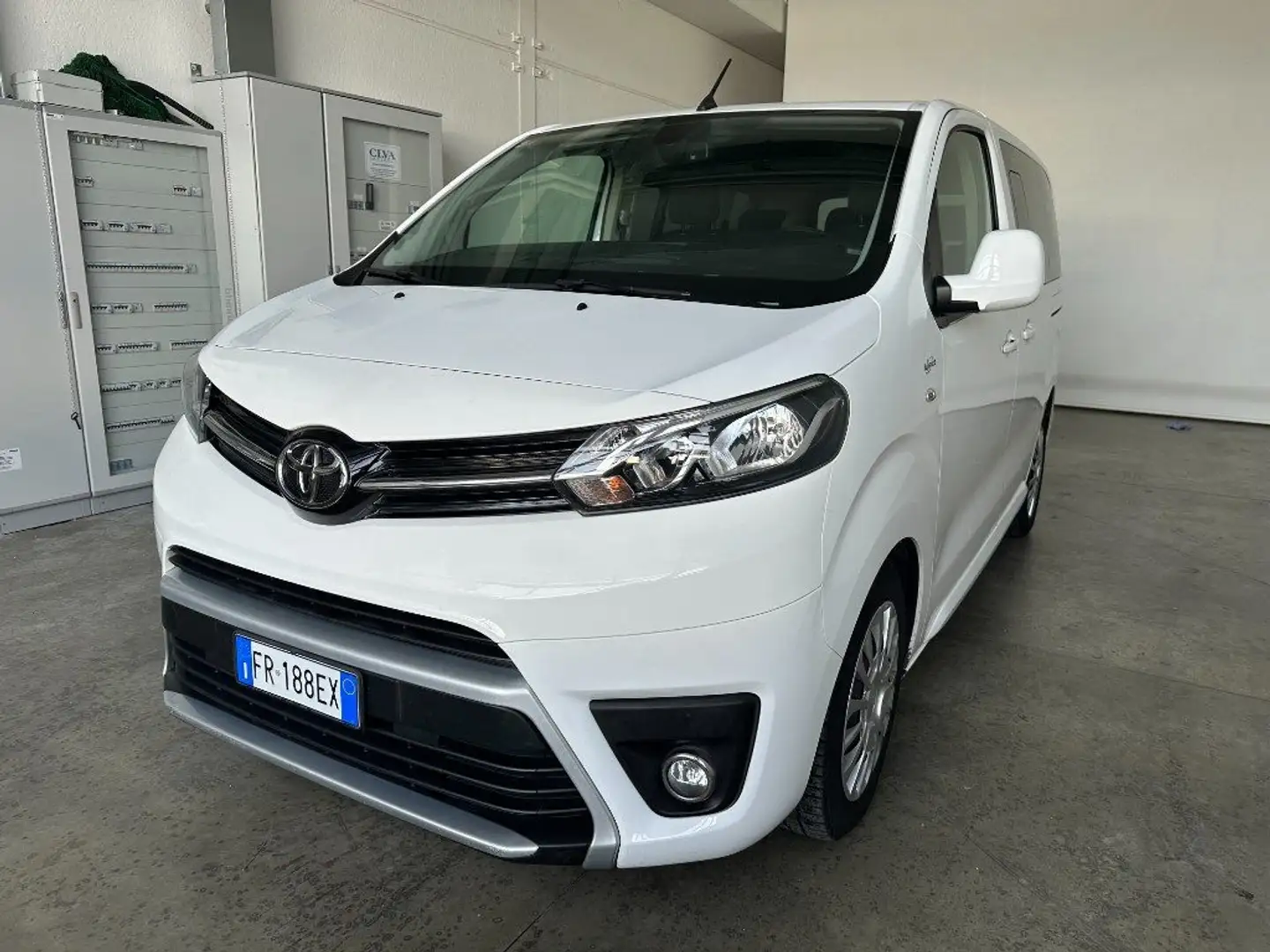 Toyota Proace 1.6D L0 D Lounge ALCUNI SEGNI DI CARROZZERIA Bianco - 1