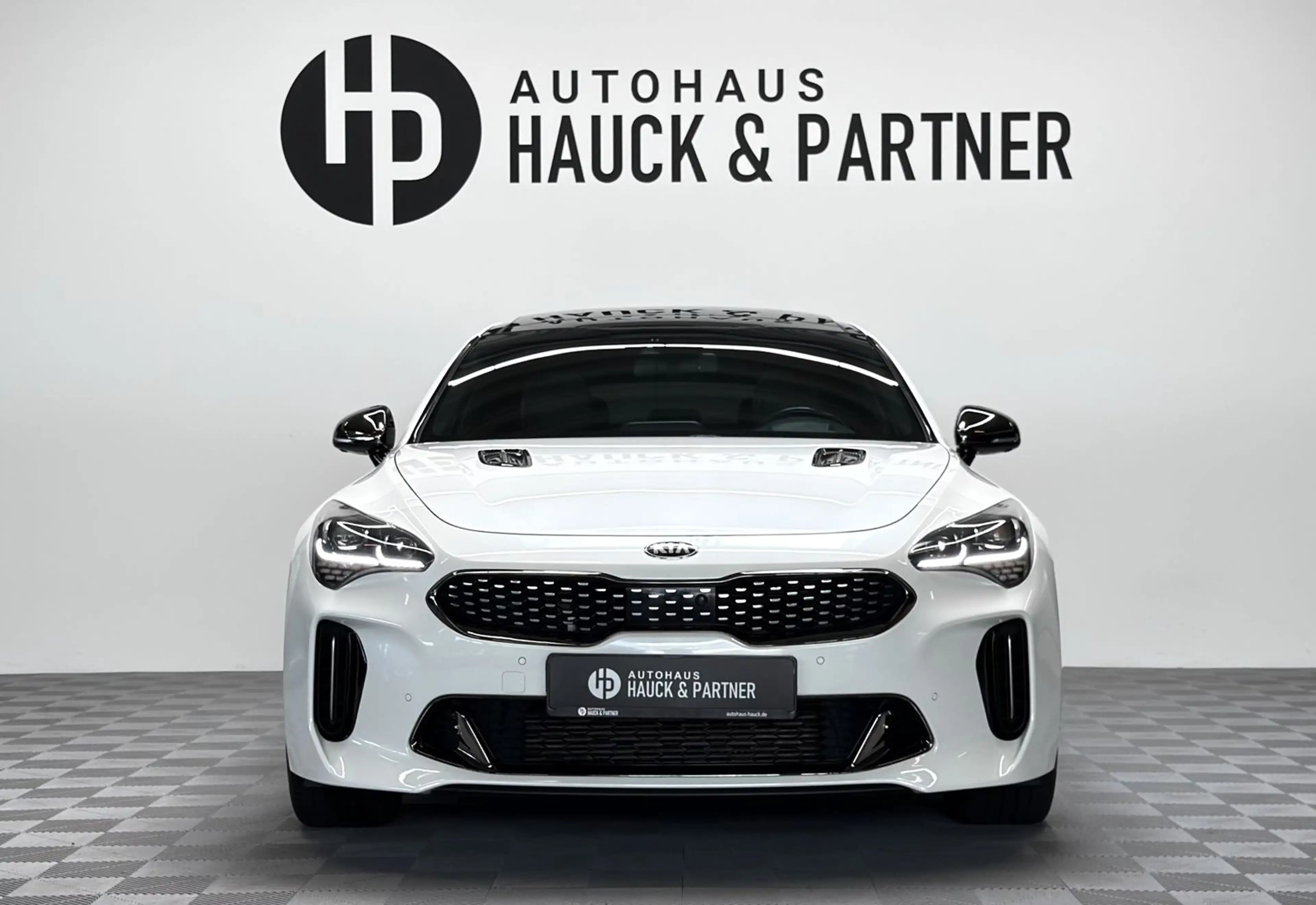 Kia Stinger GT 4WD*Pano*H-Up*HK*ACC*Key-Go*360°* — photo 2