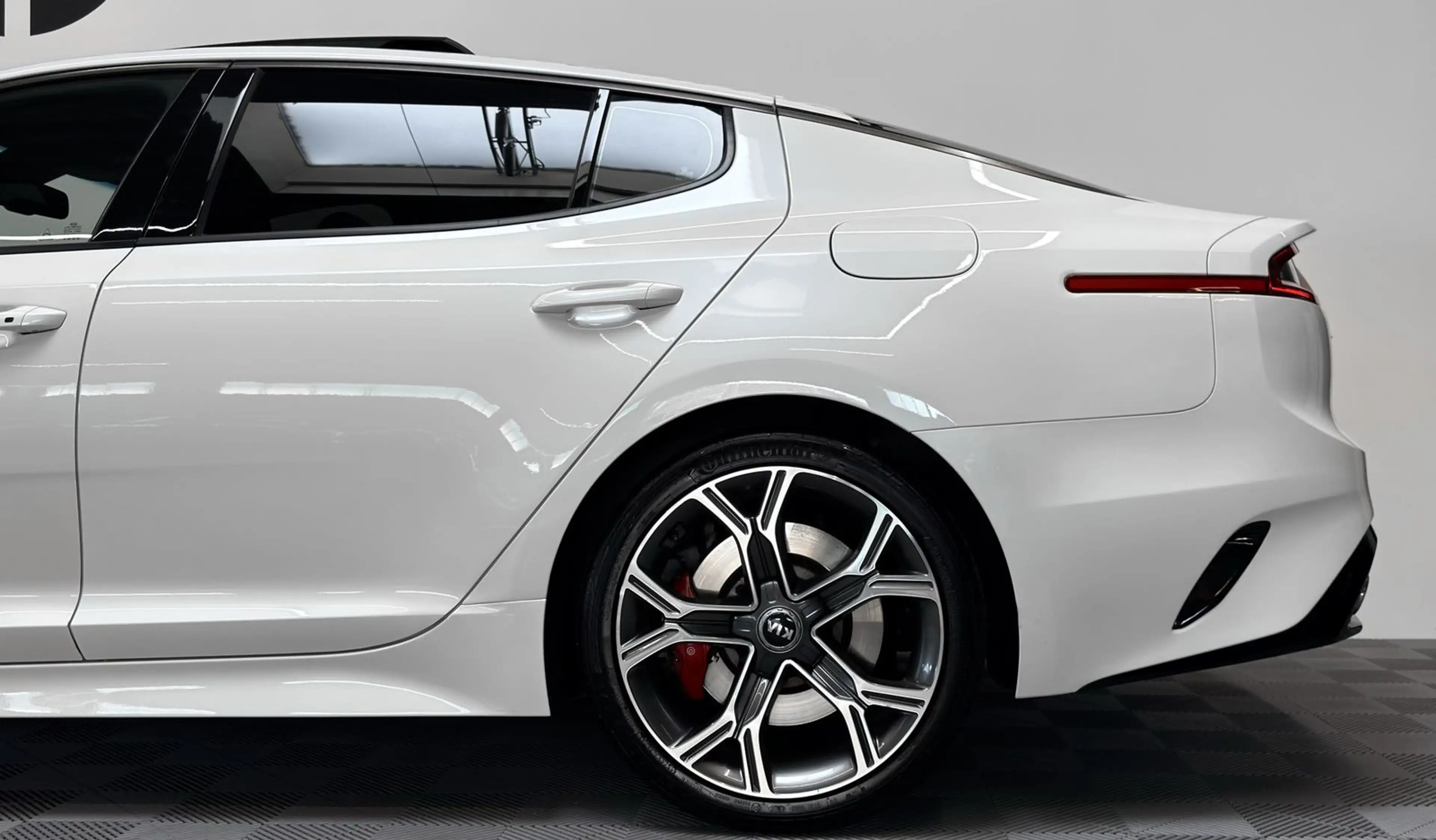 Kia Stinger GT 4WD*Pano*H-Up*HK*ACC*Key-Go*360°* — photo 4