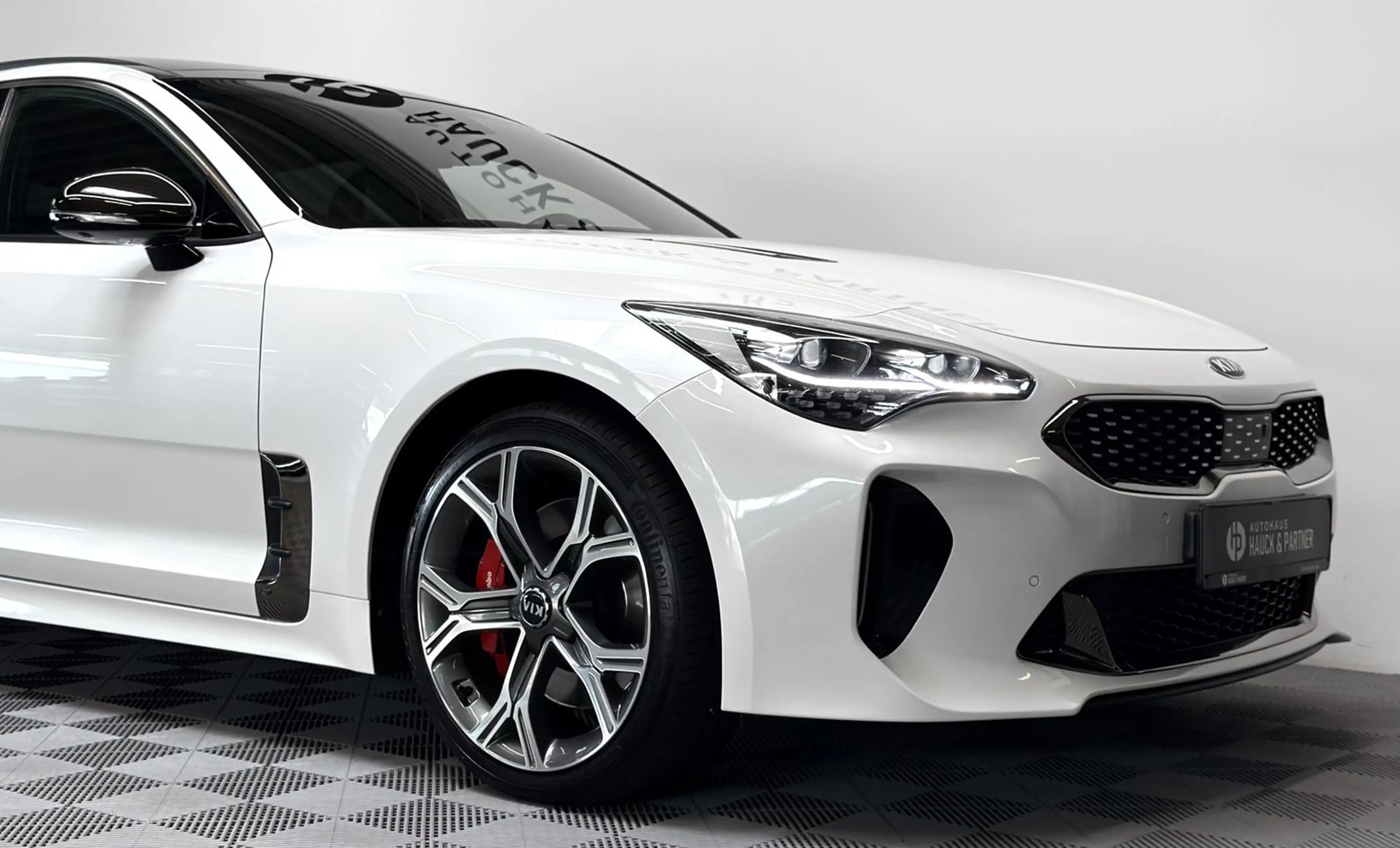 Kia Stinger GT 4WD*Pano*H-Up*HK*ACC*Key-Go*360°* — photo 8