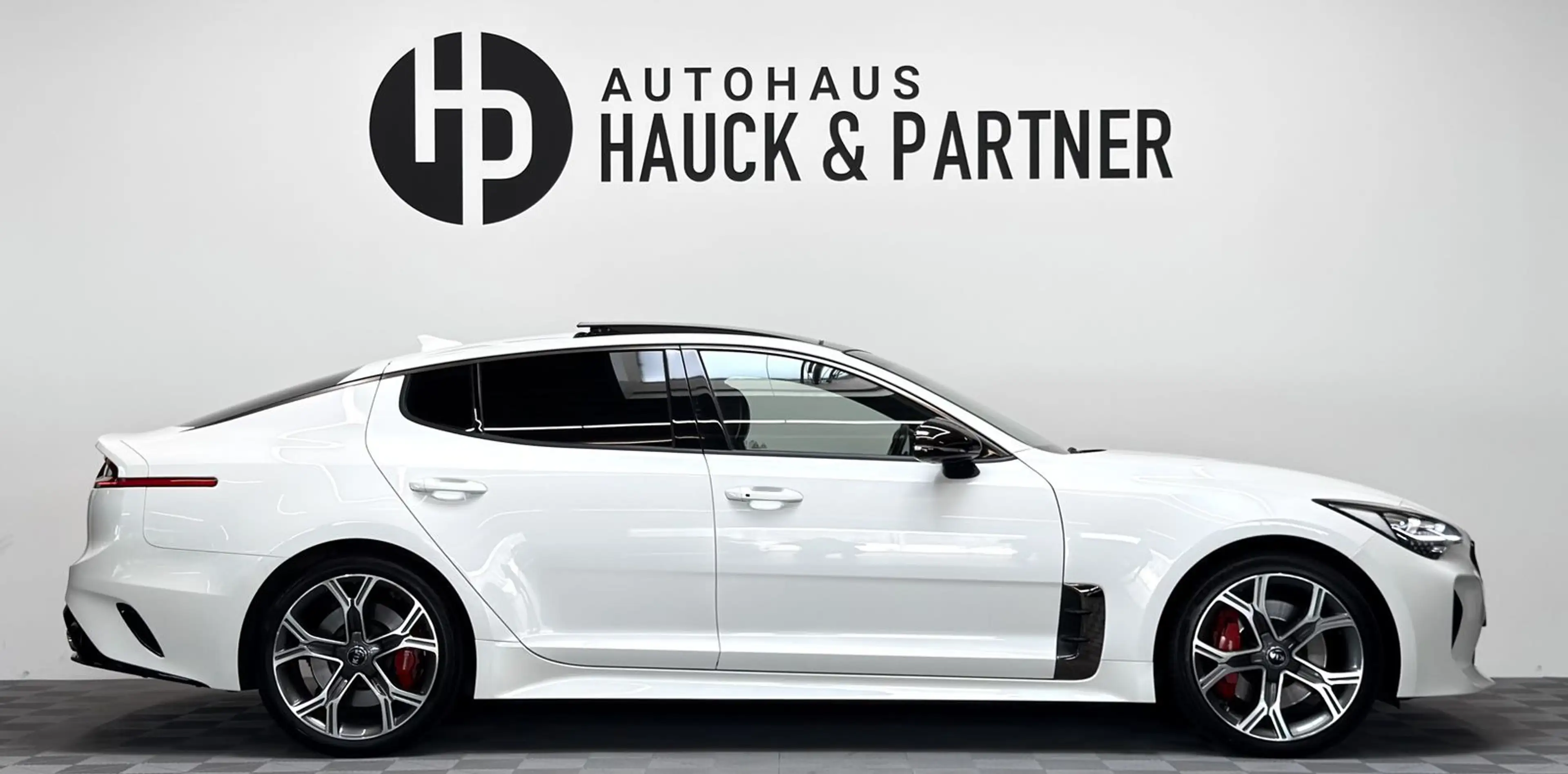 Kia Stinger GT 4WD*Pano*H-Up*HK*ACC*Key-Go*360°* — photo 6