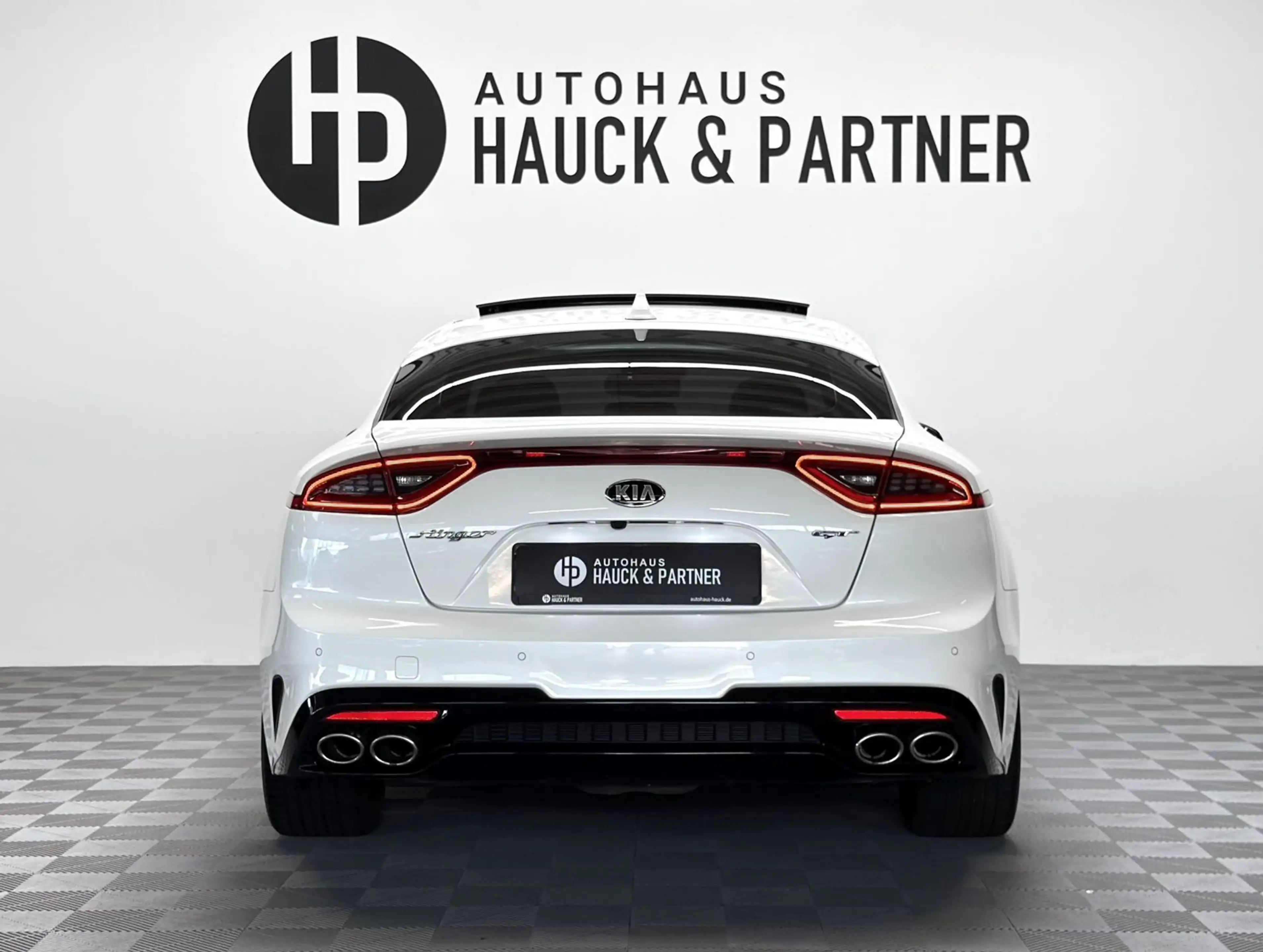 Kia Stinger GT 4WD*Pano*H-Up*HK*ACC*Key-Go*360°* — photo 9